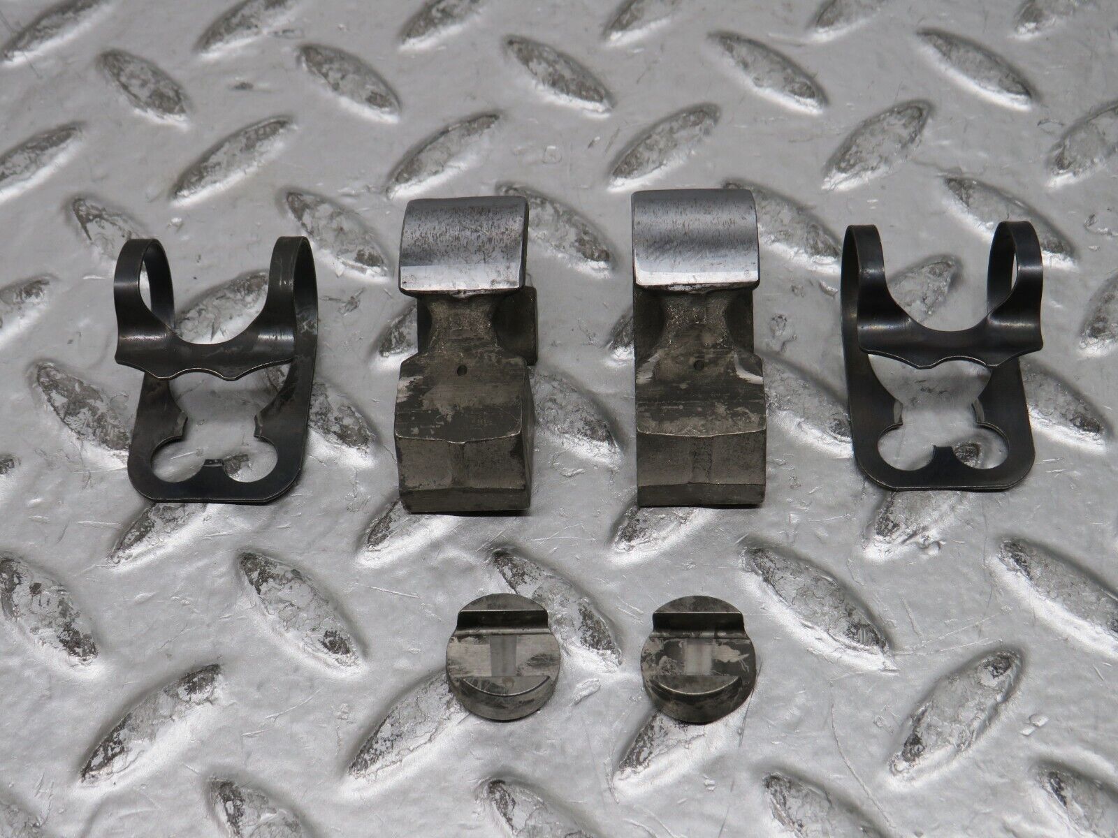 28185 Mercedes-Benz W123 280E Valve Rocker Arm With Tappet & Retaining Spring