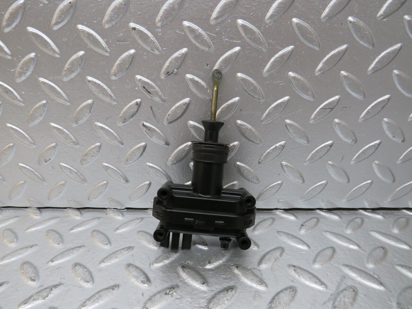 25922 Mercedes-Benz W124 280E Door Lock Vacuum Actuator