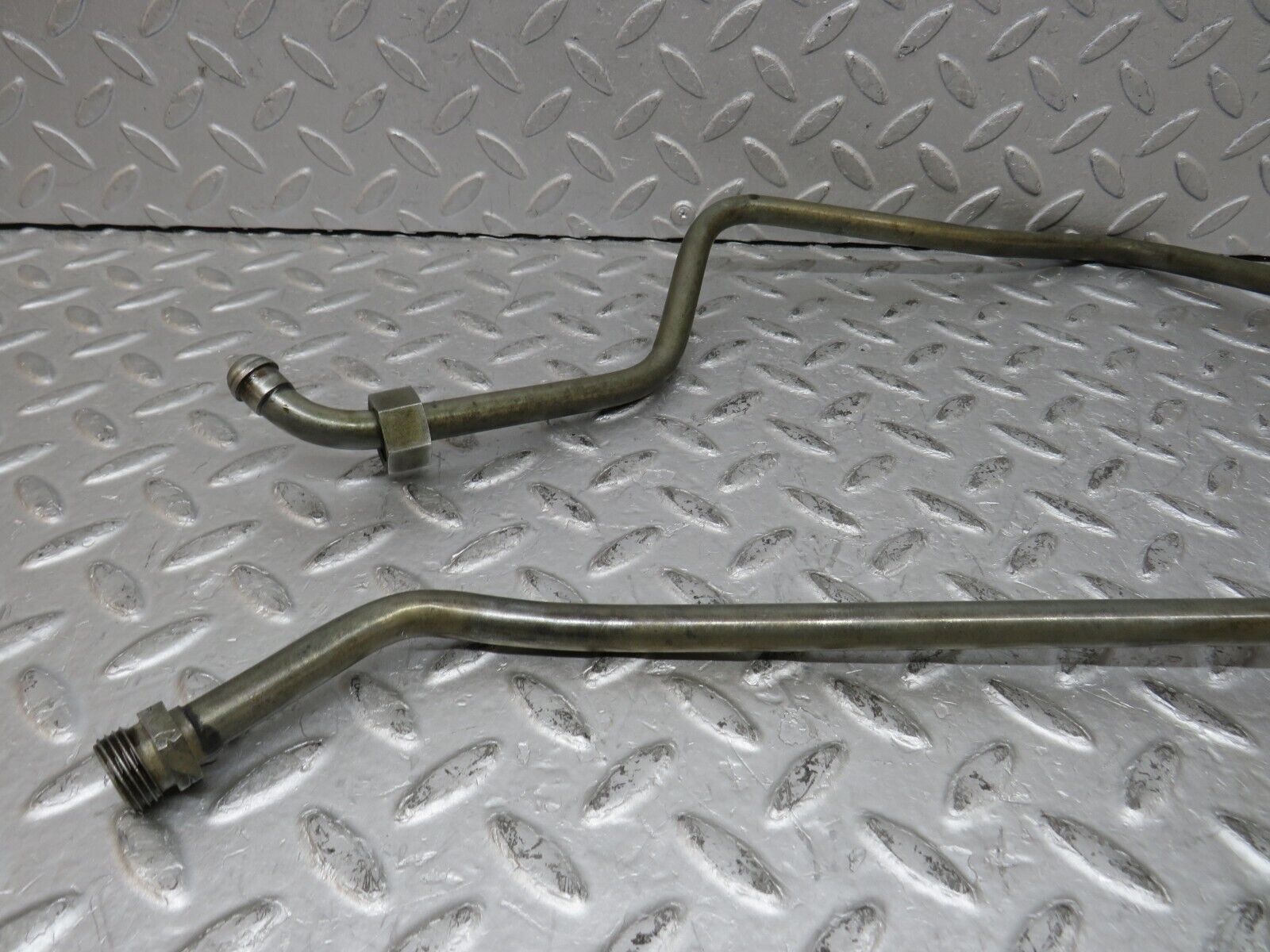37715 Mercedes-Benz W108 280S Oil Pipe Line