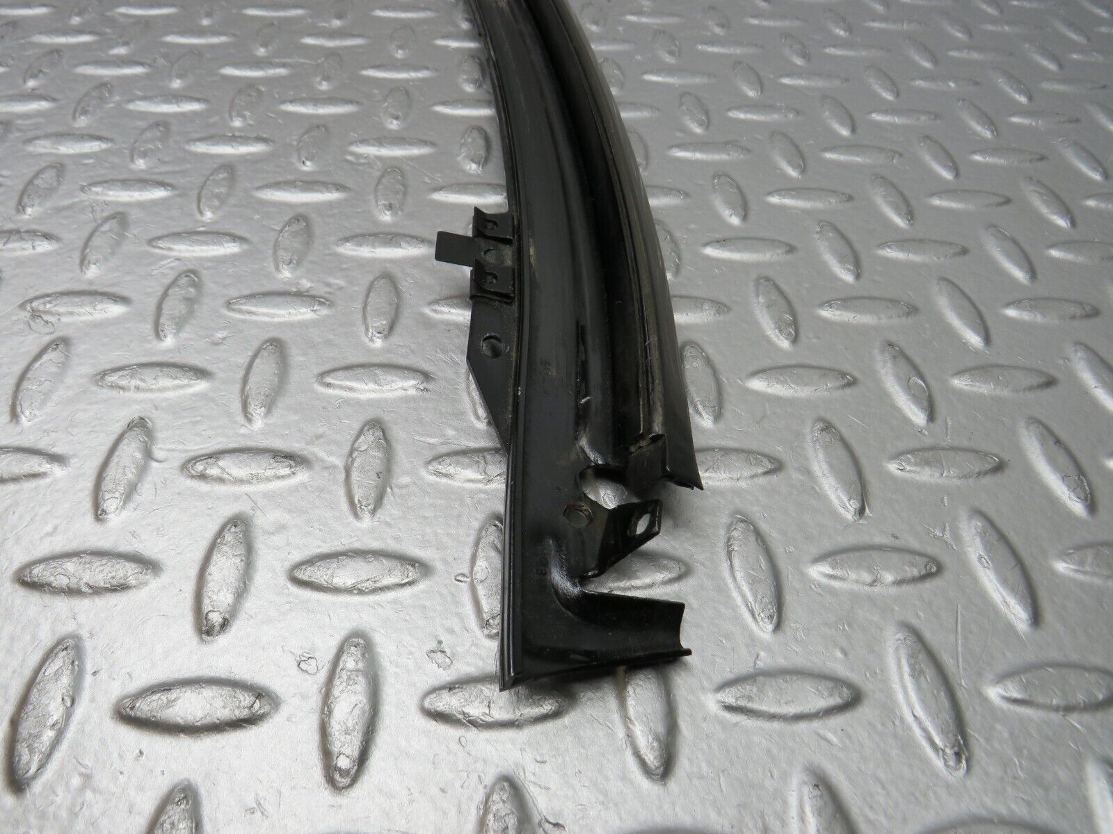 38607 Mercedes-Benz R129 280SL Coupe Front Windscreen Top Chrome Trim