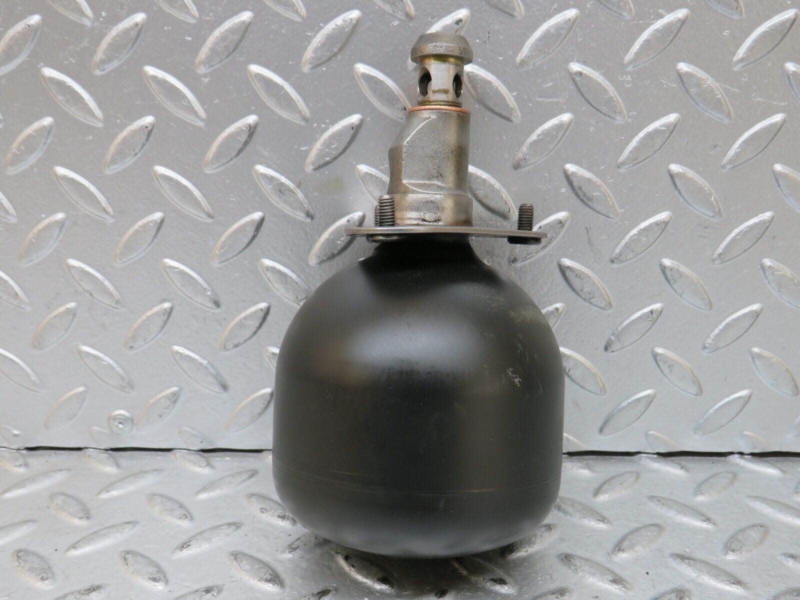 27646 Mercedes-Benz S124 300TE Wagon Rear Suspension Sphere 216530060