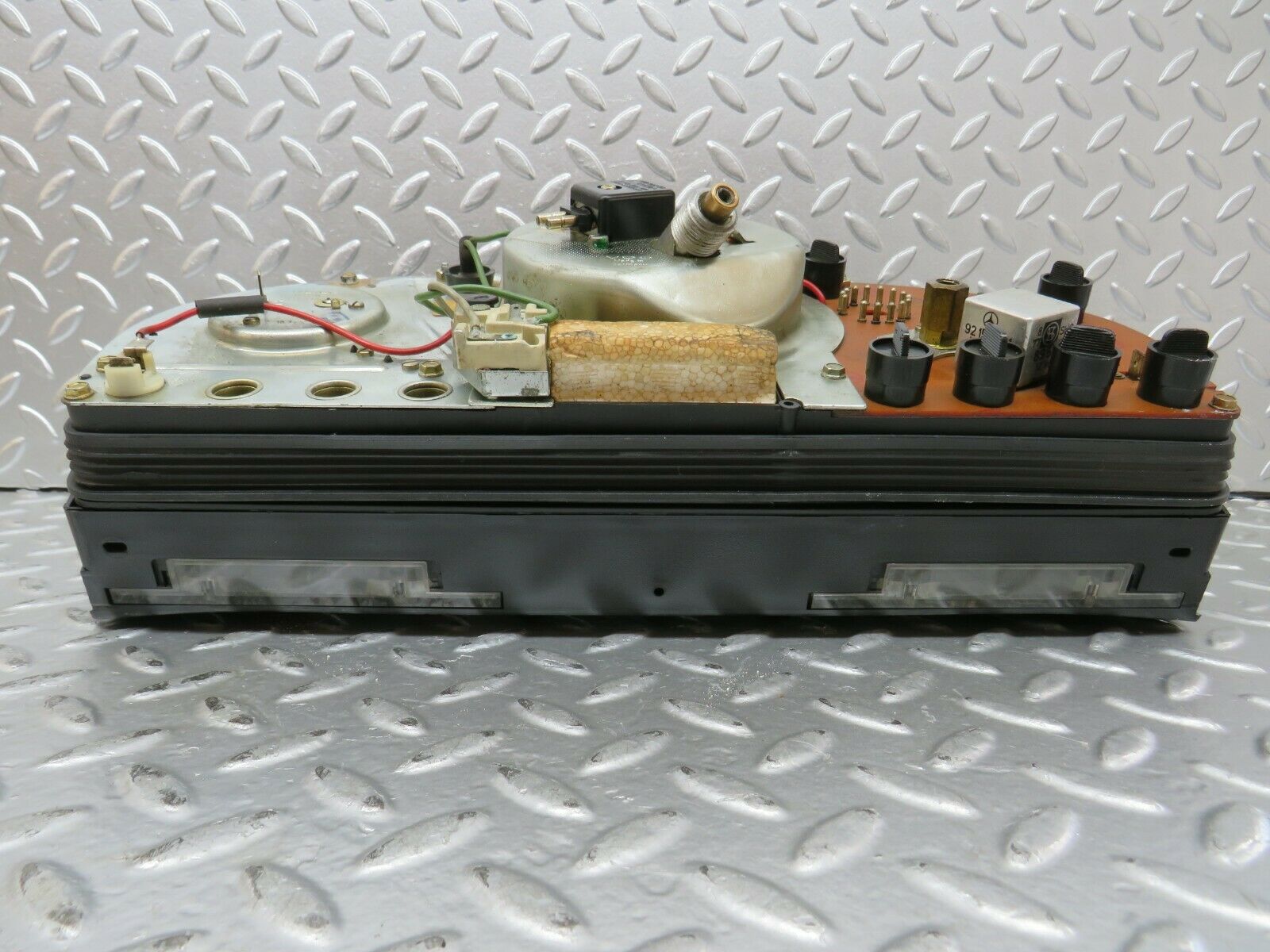 23684 Mercedes-Benz W116 350SE Instrument Cluster 87001021 1075423701