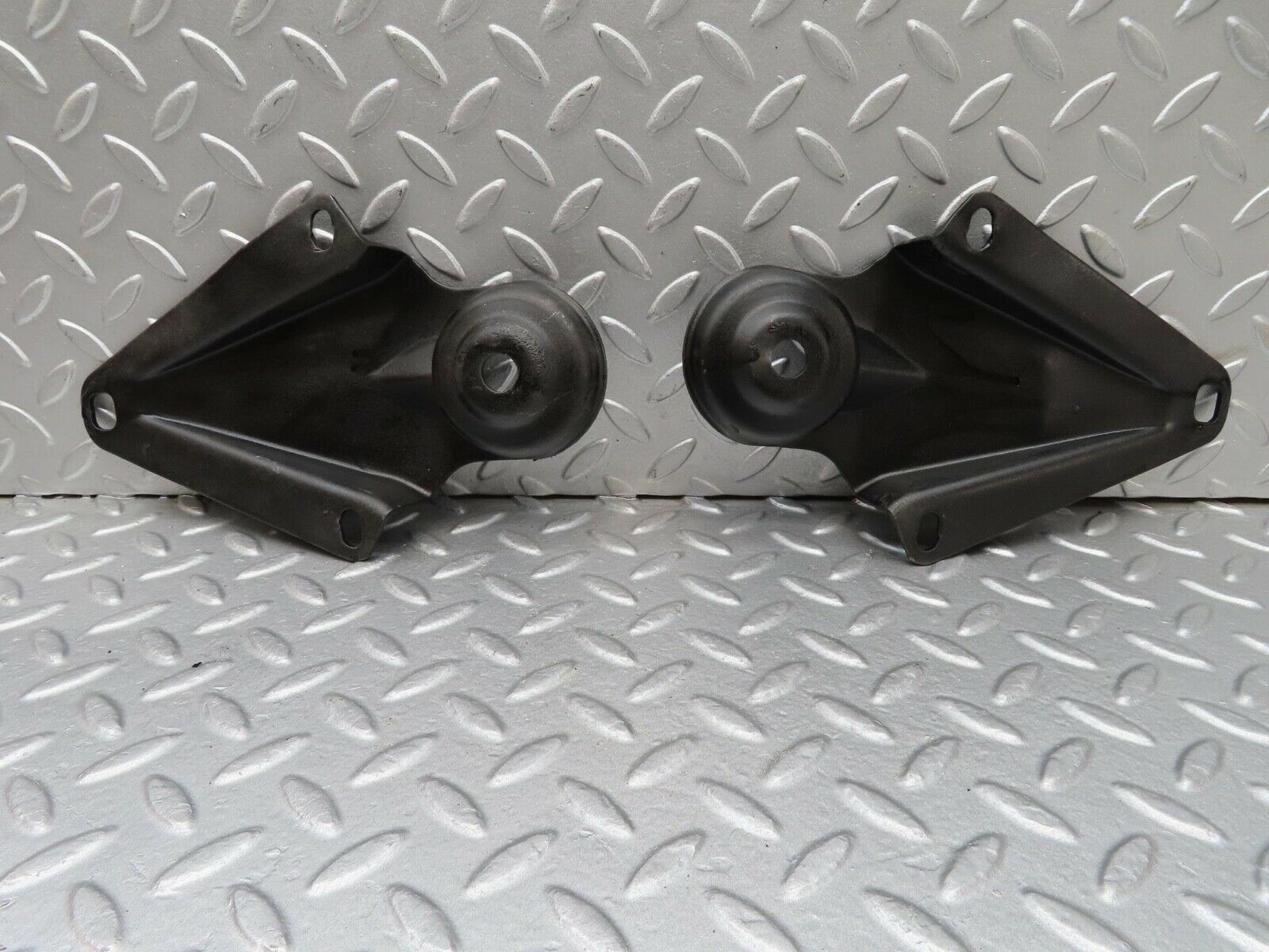 12756 Mercedes-Benz W111 220SE Rear Suspension Axle Mounting Bracket