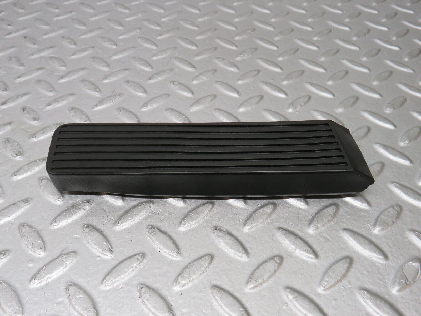 36884 Mercedes-Benz C126 420SEC Coupe Accelerator Pedal Rubber 1233010082