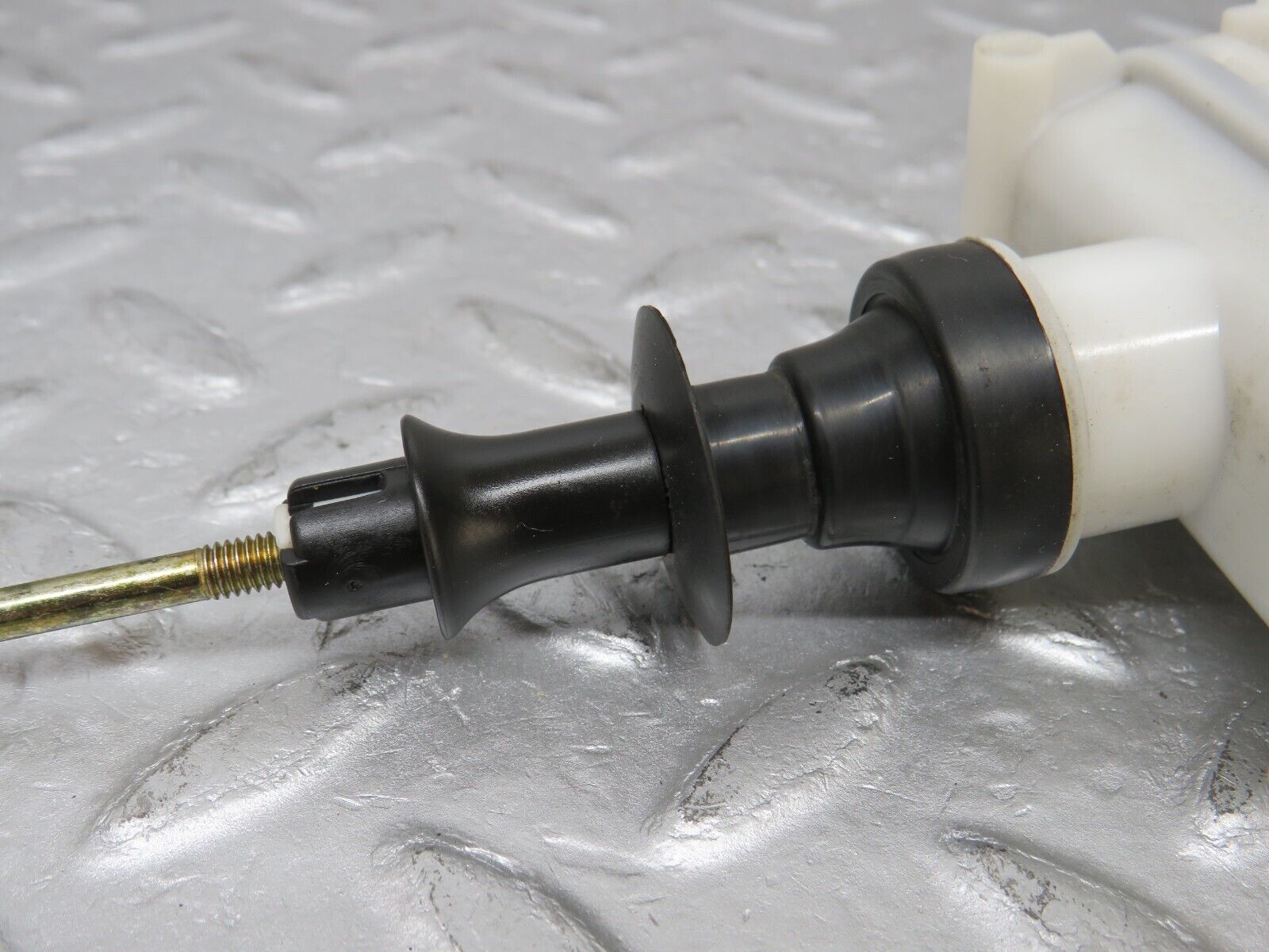 36633 Mercedes-Benz W201 190E 2.0L Rear Left Door Lock Vacuum Actuator