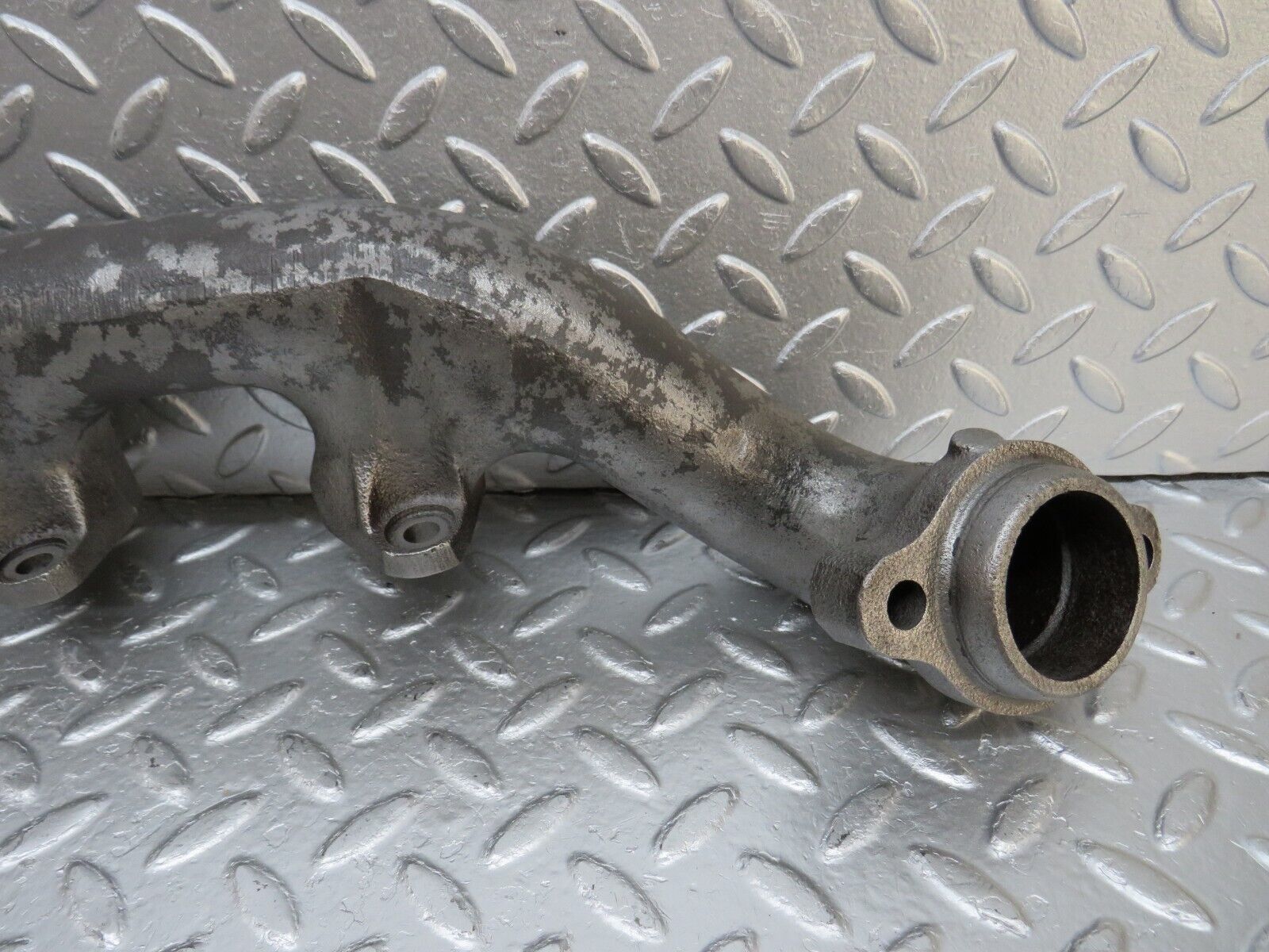 33048 Mercedes-Benz W126 380 V8 M116 Exhaust Manifold Left 1161420502 1161422302