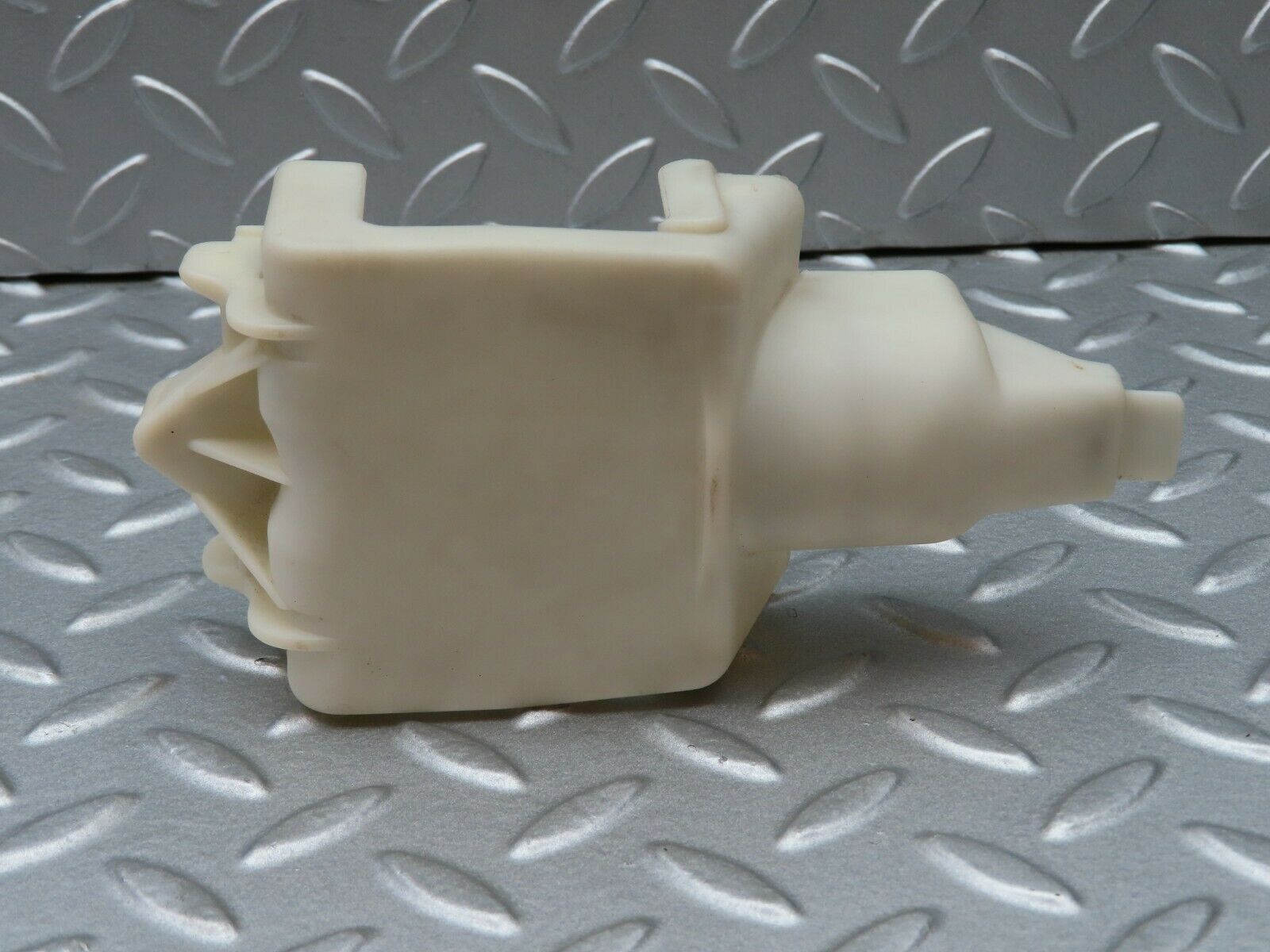 5319 Mercedes-Benz W124 230E Rear Door Lock Vacuum Actuator Cover 1248050590