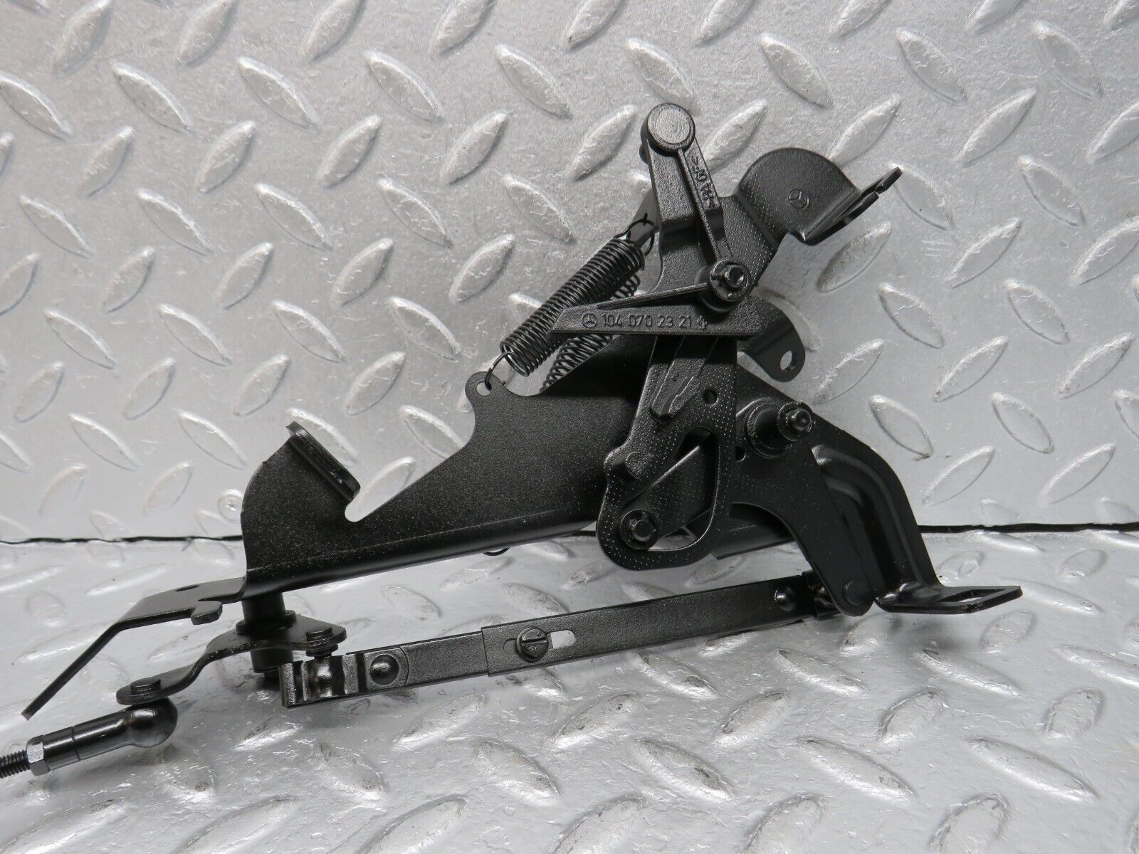 39576 Mercedes-Benz R129 320SL Coupe Throttle Linkage 1040702321