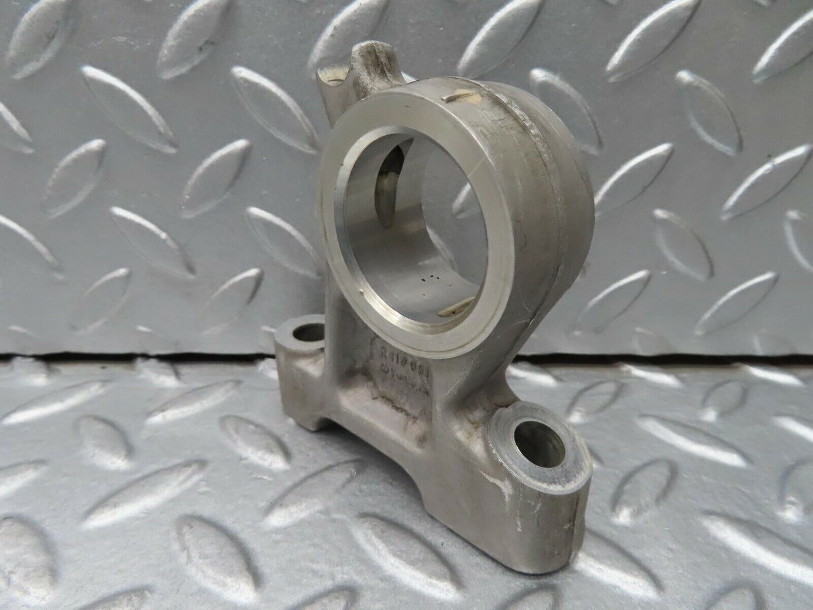 16549 Mercedes-Benz C107 350SLC Coupe Camshaft Tower Bearing 1160511810