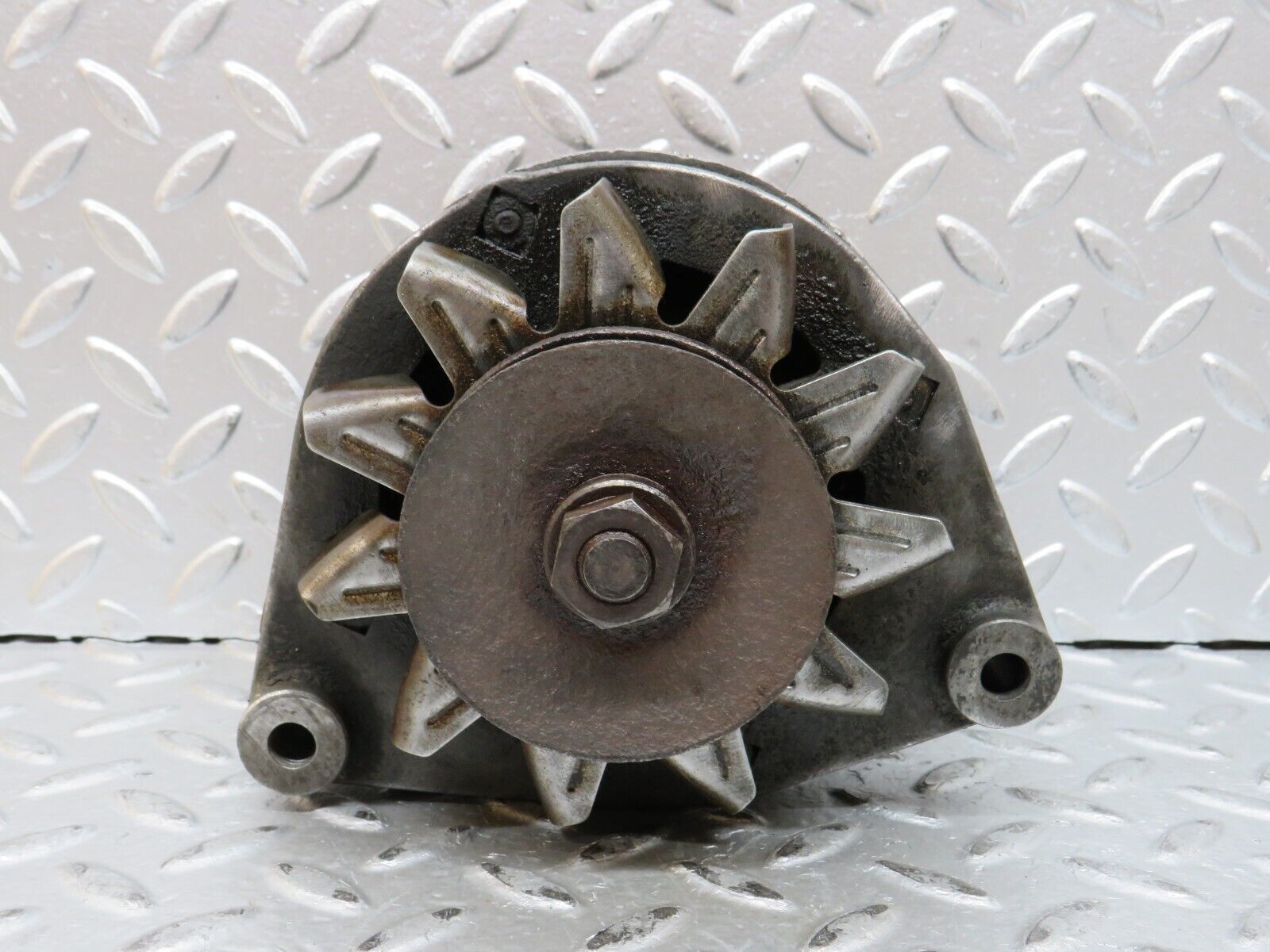 28392 Mercedes-Benz S123 240D Wagon Alternator Generator Motorola 0071541202