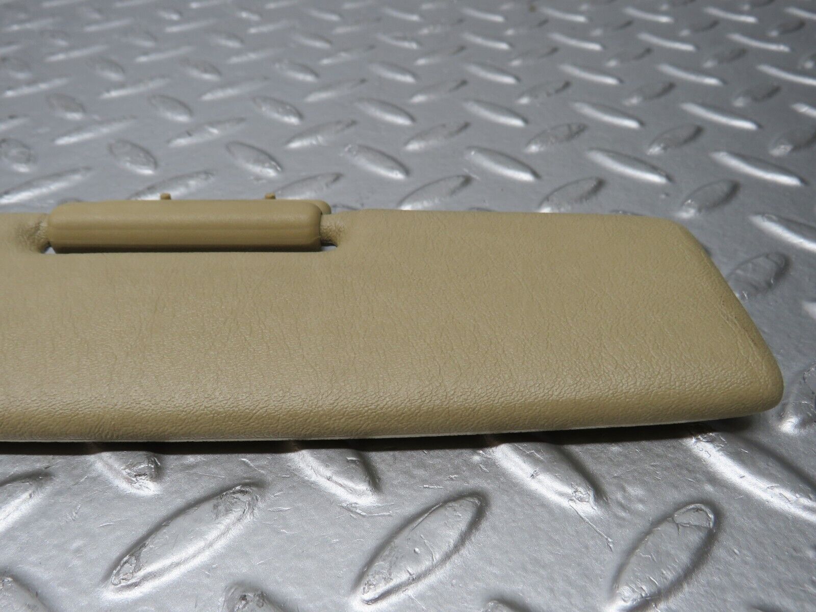 33943 Mercedes-Benz W124 260E Sun Visor Middle Beige