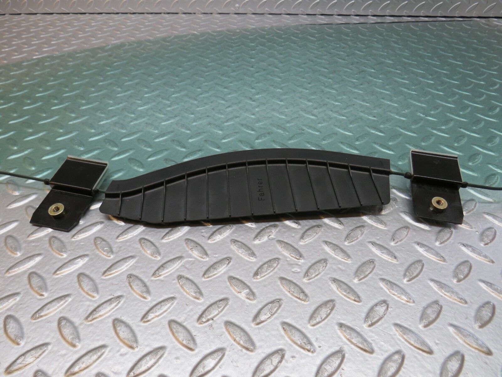 35168 Mercedes-Benz W221 Front Left Door Window Glass