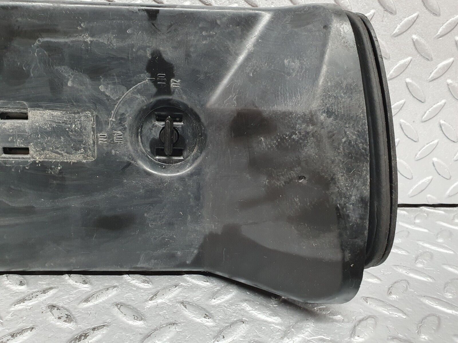 41161 Mercedes-Benz W126 300SE Tail Light & Bulb Holder Left Side