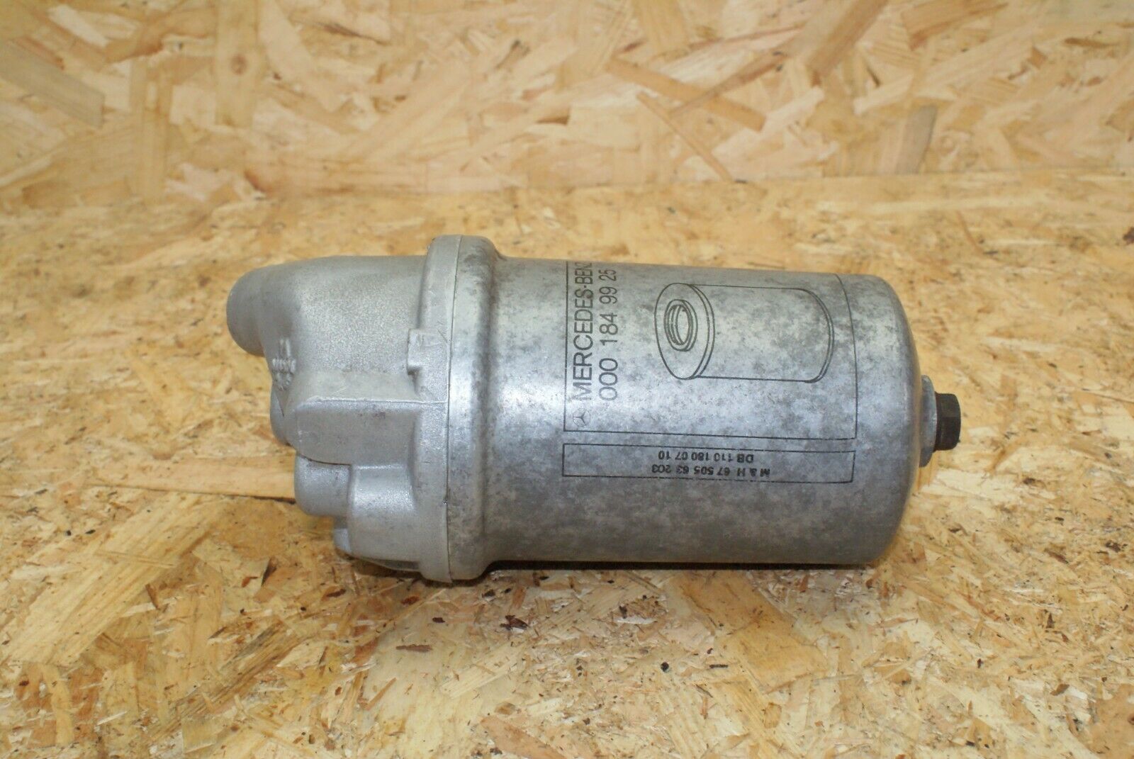 2376 Mercedes-Benz W123 280E Oil Filter House 1101800111