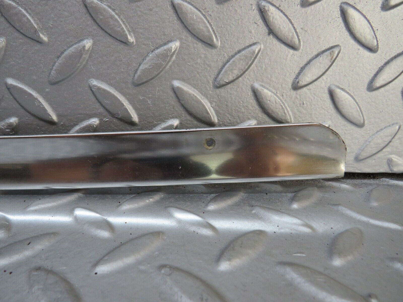 36325 Mercedes-Benz W126 420SE Roof Chrome Trim Left Side