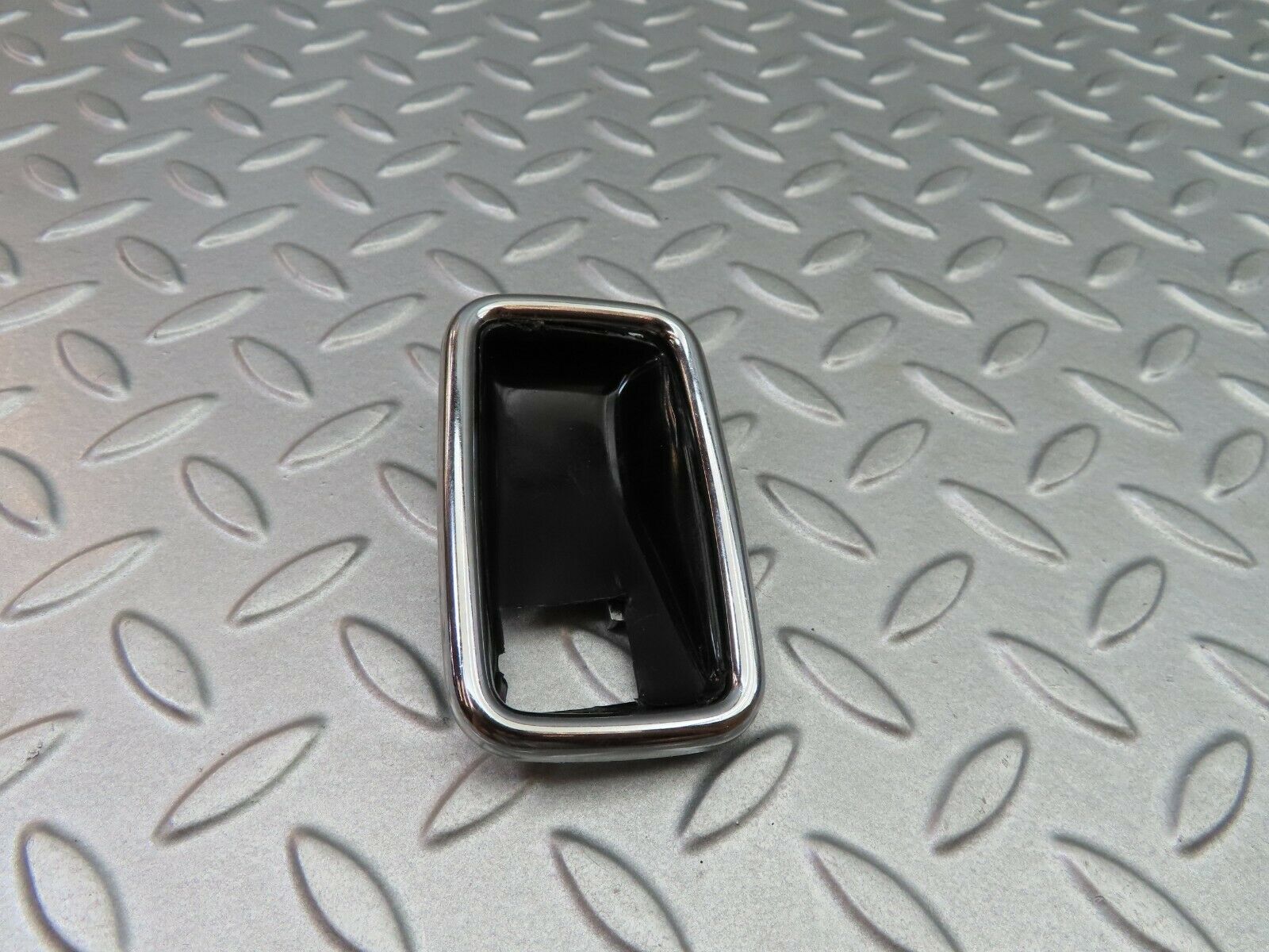 5823 Mercedes-Benz W123 200 Chrome Frame For Door Opener Right 1087660611