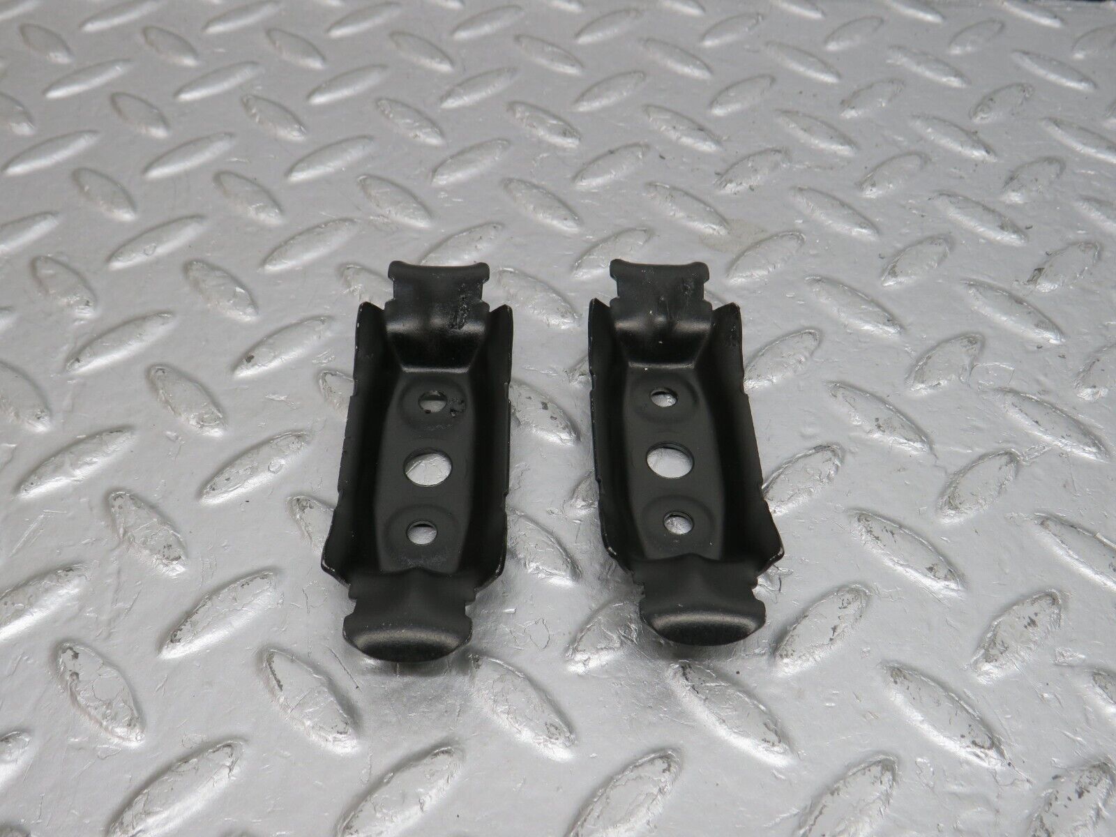 39649 Mercedes-Benz R129 320SL Coupe Fuel Pump Fuel Filter Holder Bracket