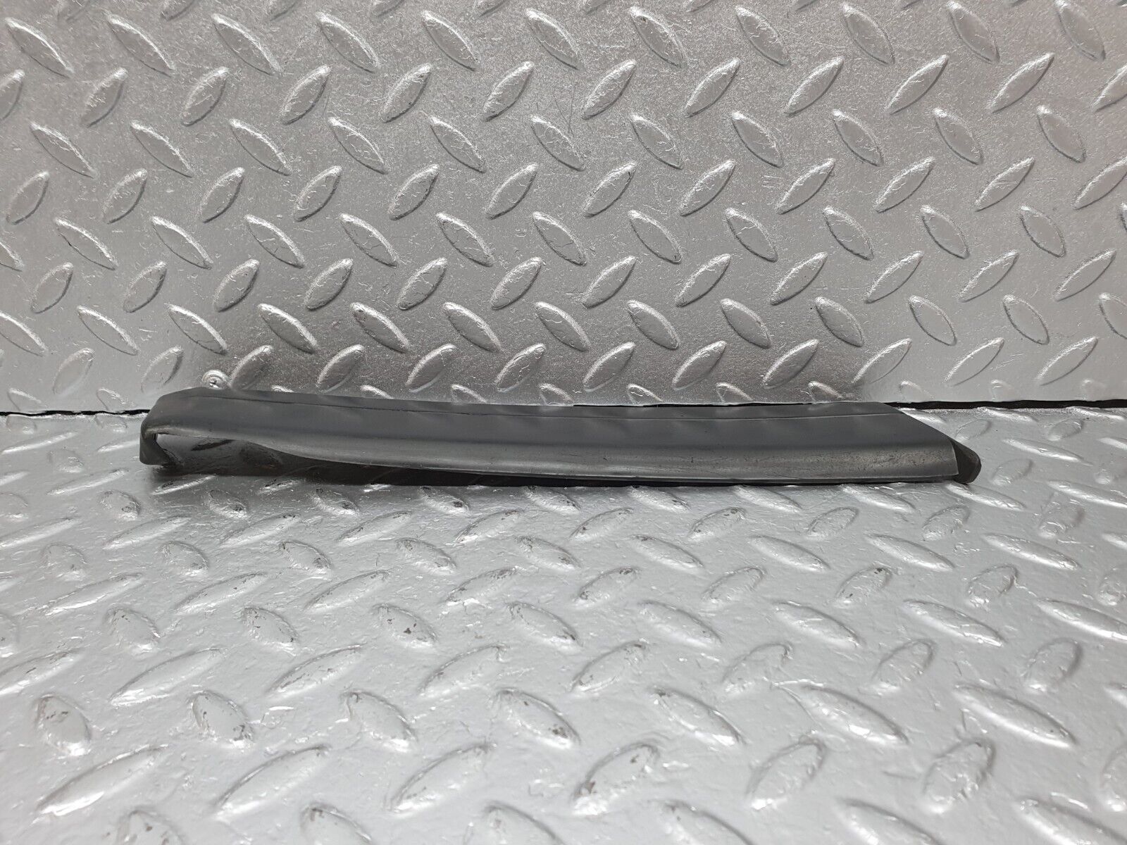 41424 Mercedes-Benz W124 200E Front Left Fender Wing Lower Moulding Trim