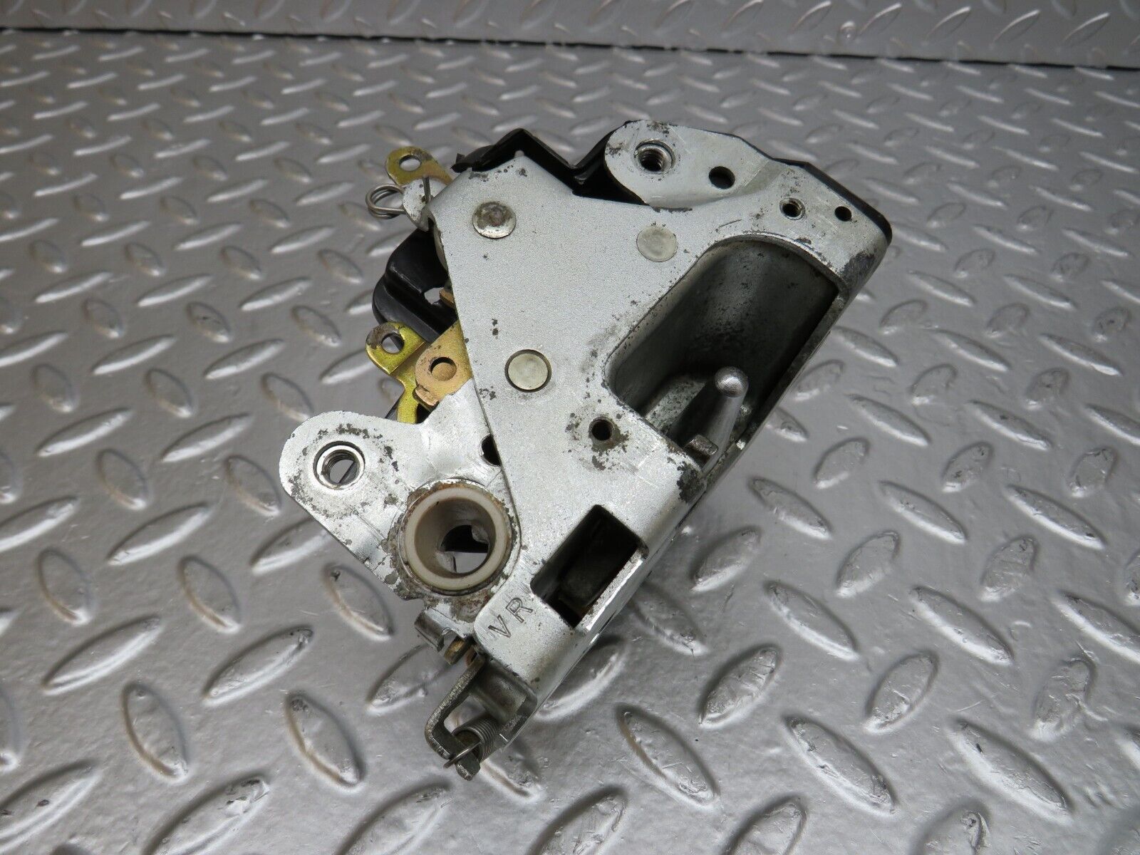 25457 Mercedes-Benz W123 200 Front Right Door Lock Mechanism 1237230208