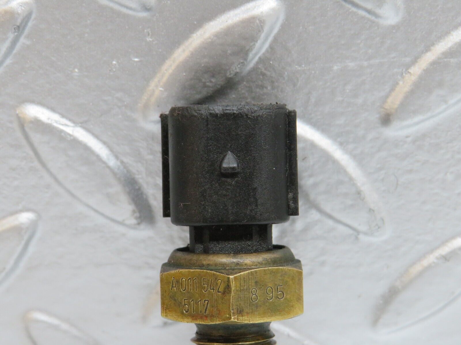 29175 Mercedes-Benz C124 320CE Coolant Temperature Sensor 0115425117