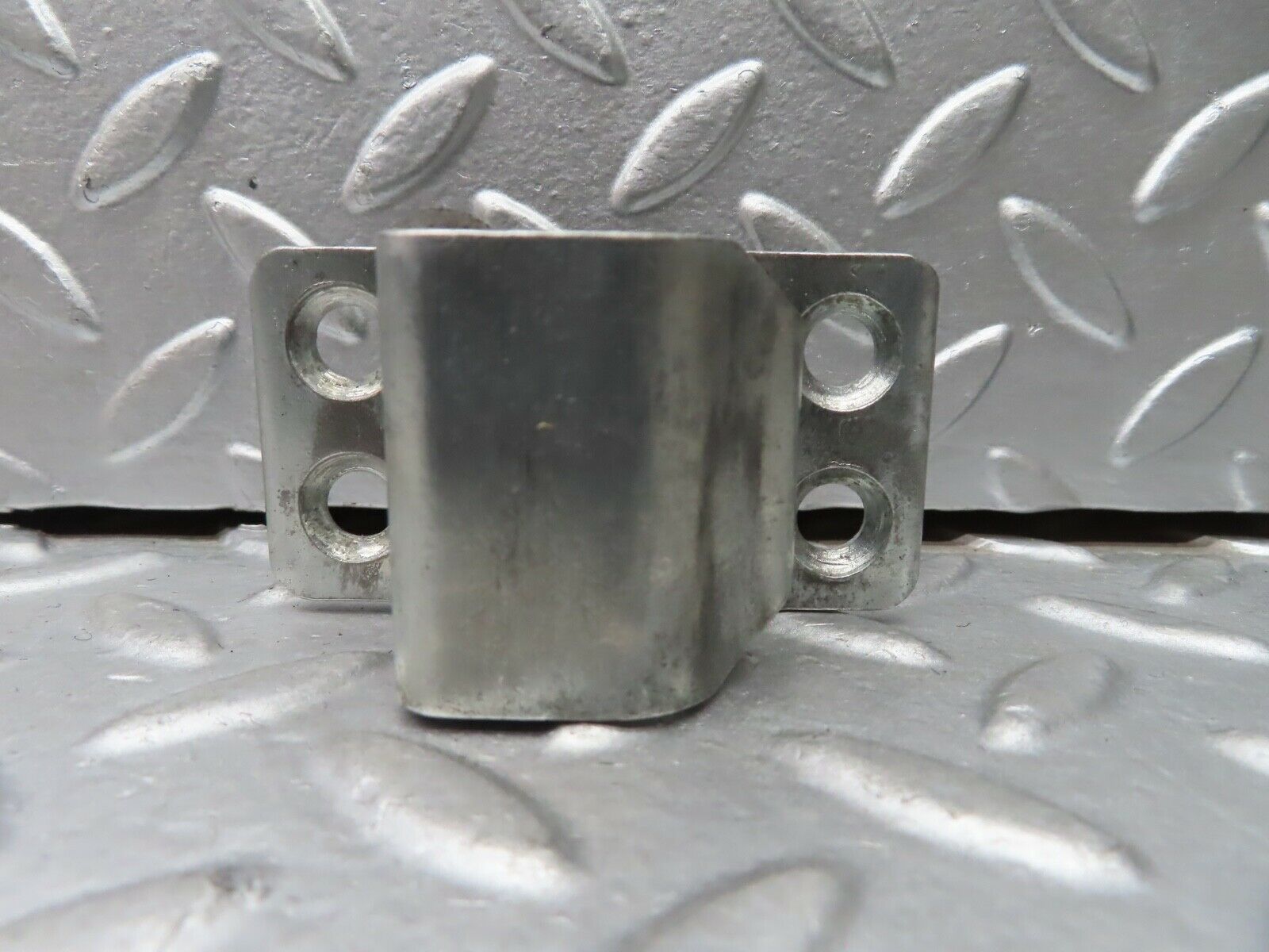 21517 Mercedes-Benz W126 300SE Door Lock Latch Right Side