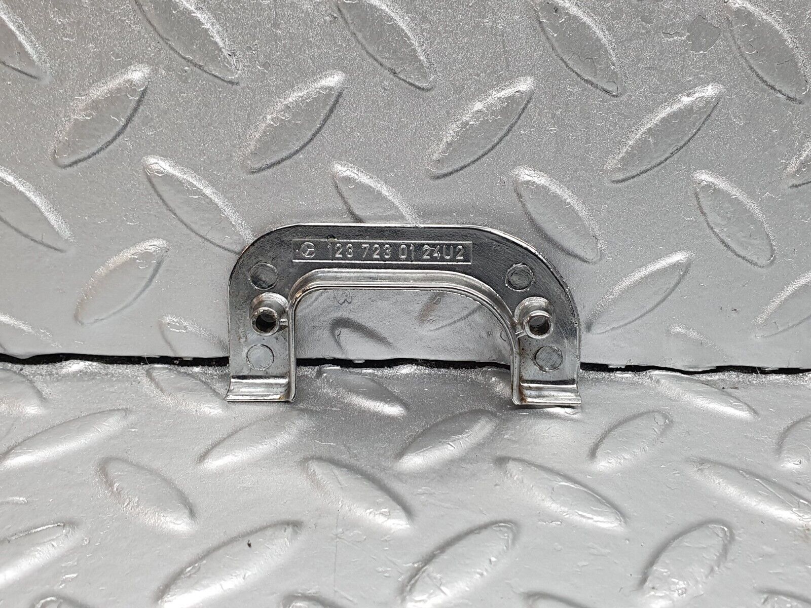 40897 Mercedes-Benz W126 300SE Interior Chrome Door Latch Trim Left 1237230124