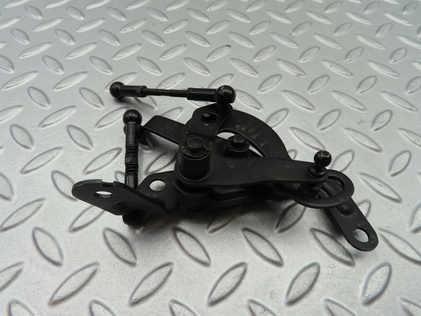 7105 Mercedes-Benz C107 350SLC Coupe throttle linkage