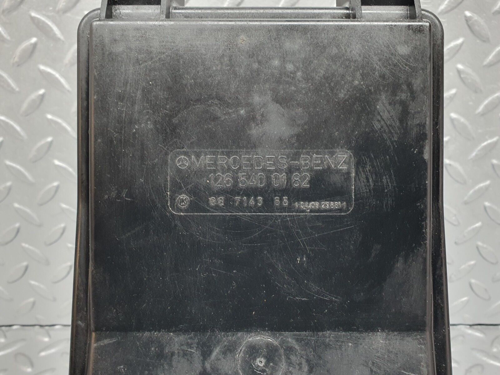 41220 Mercedes-Benz W126 300SE Fuse Box Housing 1265401650 1265400182 1265452100