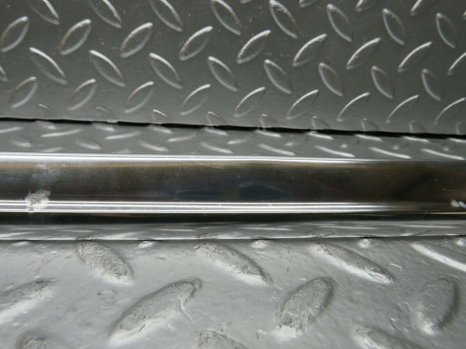 22737 Mercedes-Benz C107 450SLC Coupe Right Door Chrome Trim