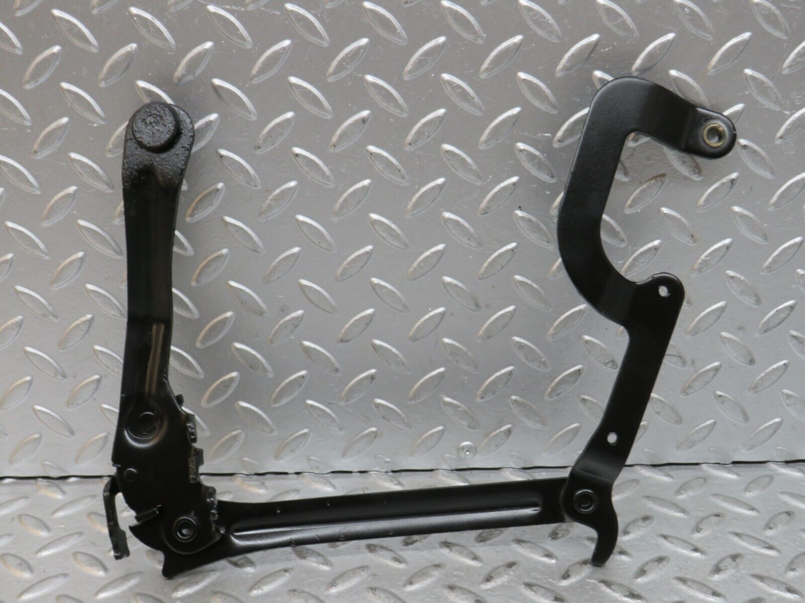 28450 Mercedes-Benz S123 240D Wagon Bonnet Hinge Right Side