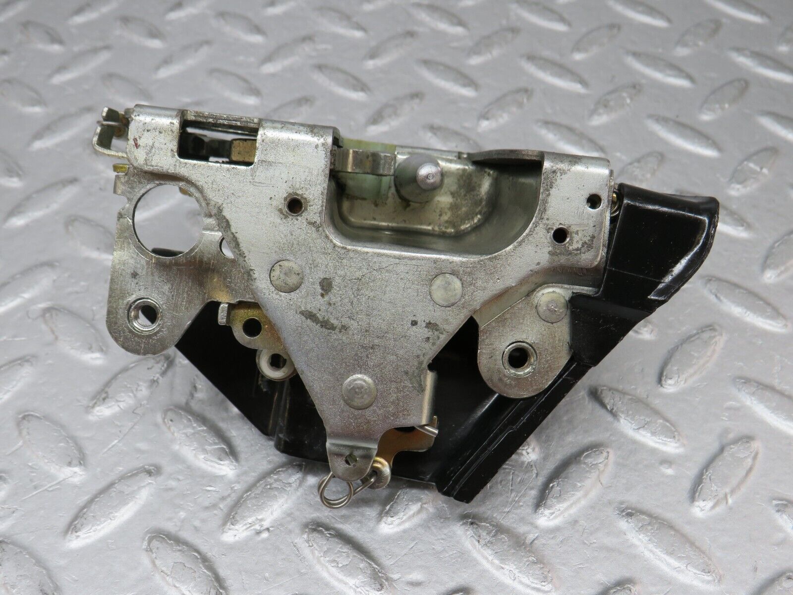 36044 Mercedes-Benz W126 420SE Rear Left Door Lock Mechanism 1237330108