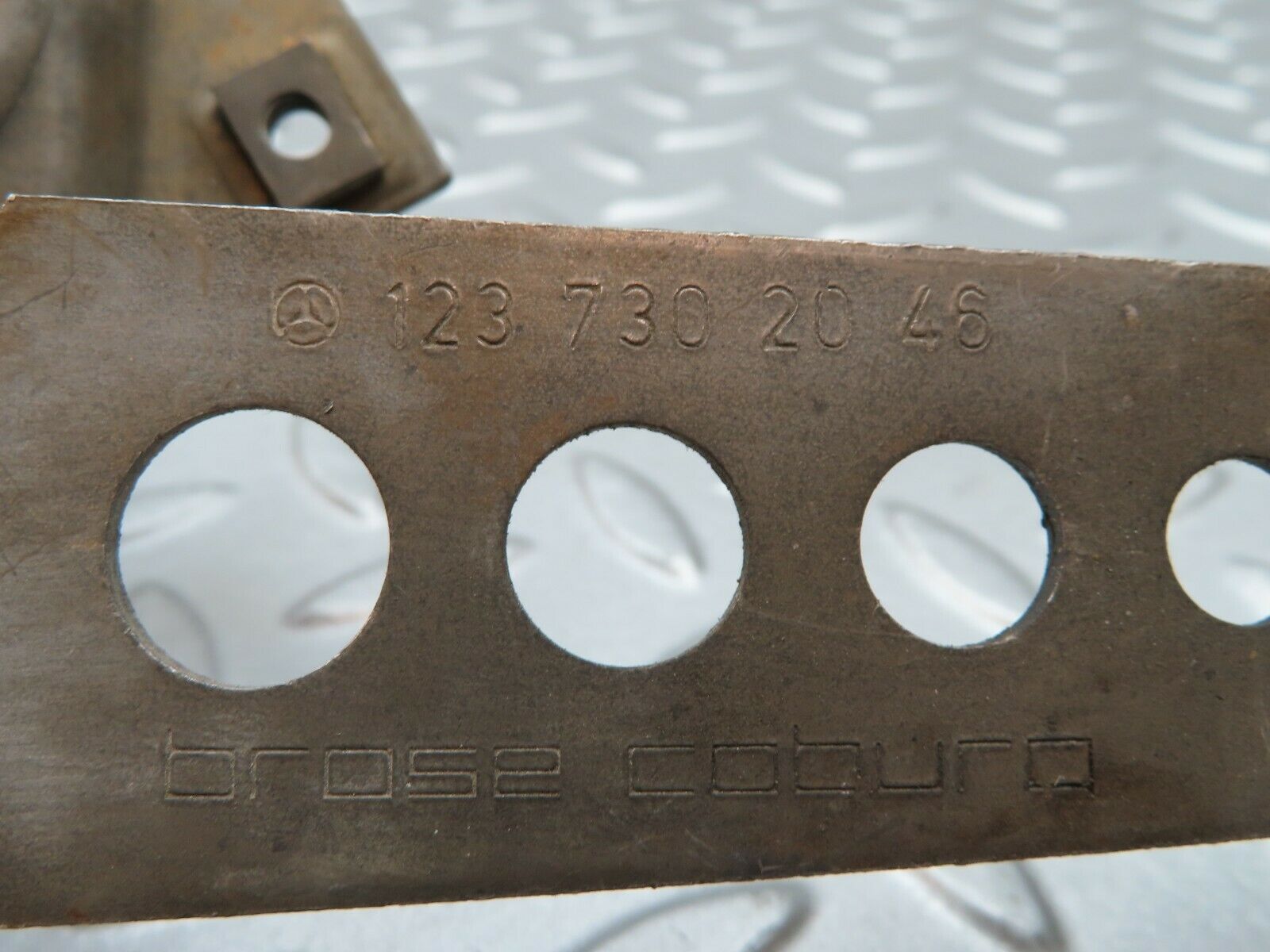 4481 Mercedes-Benz W123 230E Rear Right Manual Window Regulator 1237302046