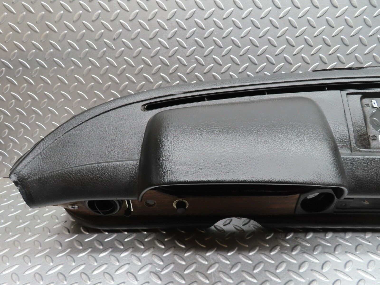 20986 Mercedes-Benz W114 250CE Coupe Dashboard Black LHD