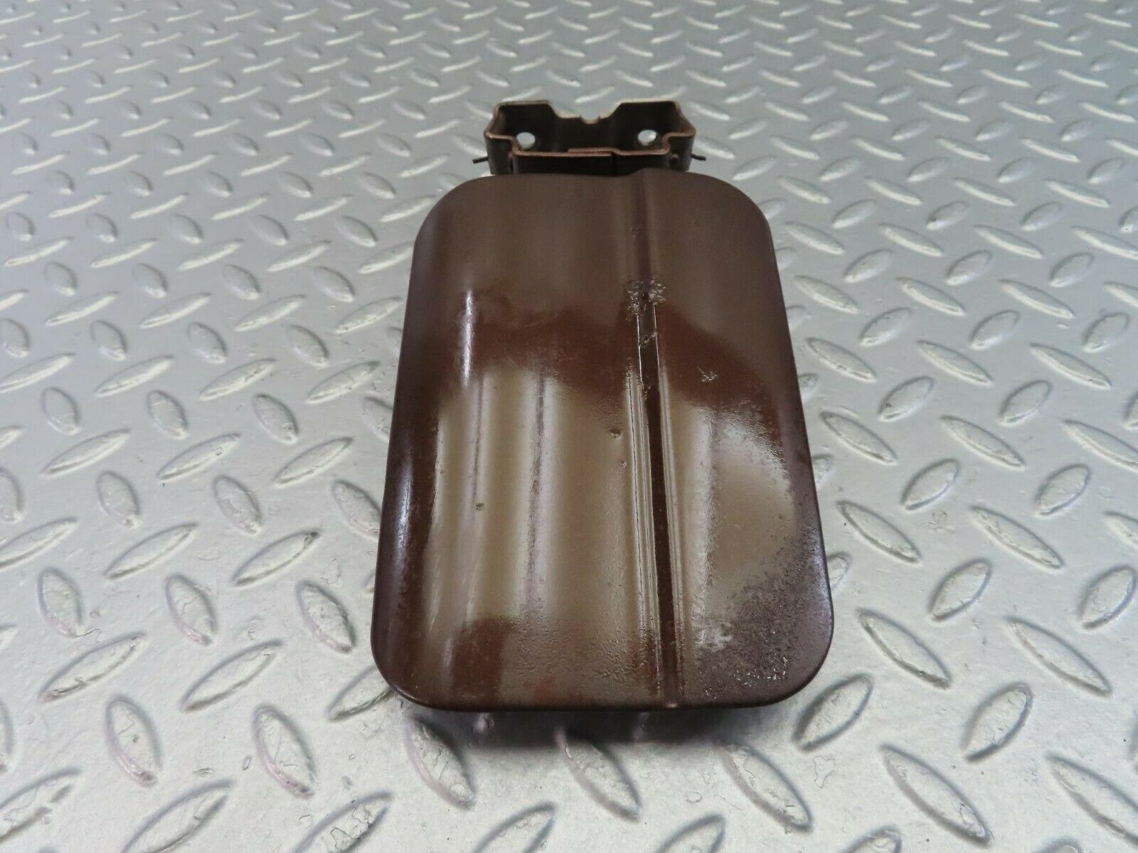 9981 Mercedes-Benz C123 230CE Coupe Fuel Tank Flap Cap 1235840039