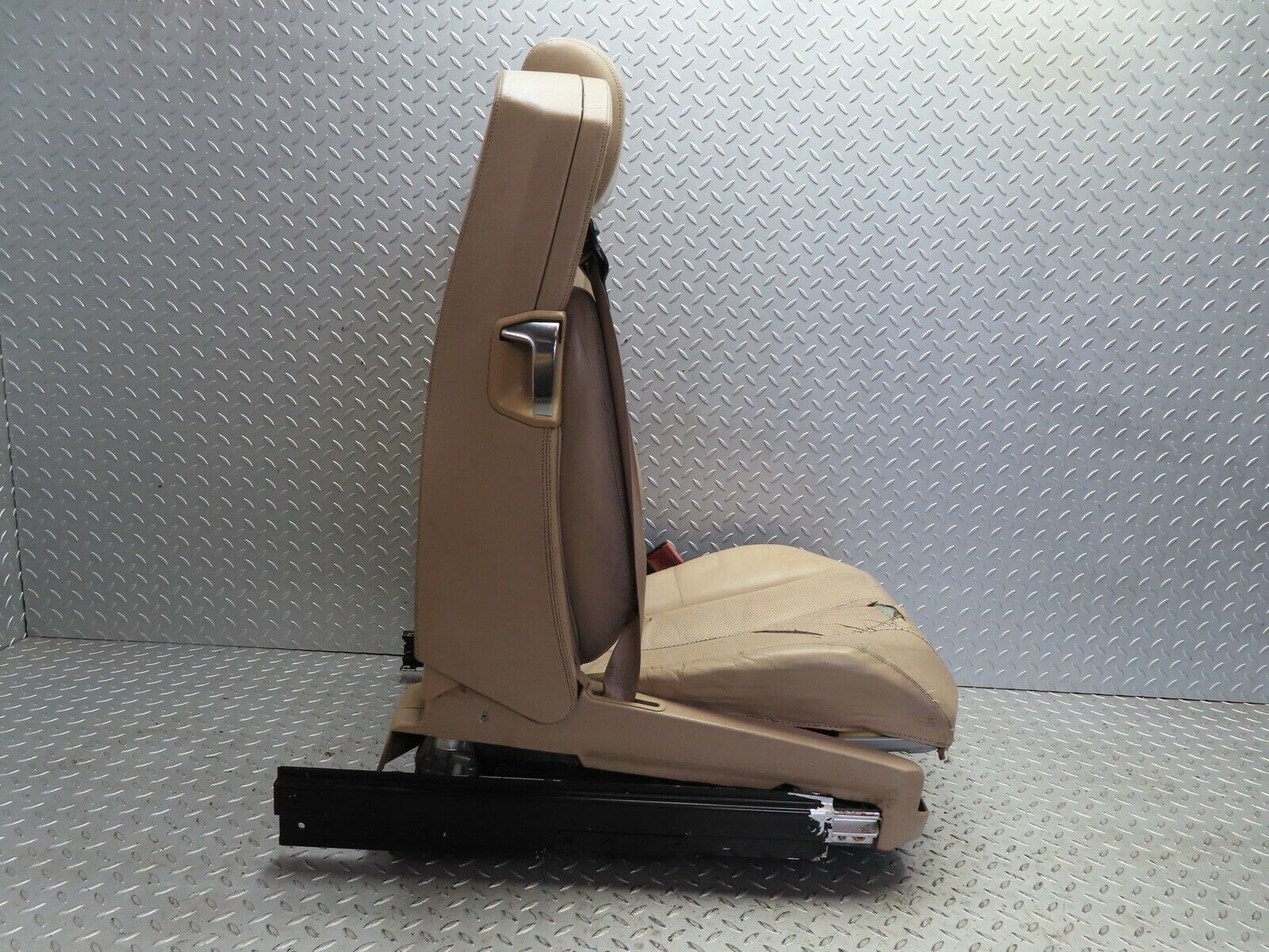 19843 Mercedes-Benz R129 300SL Coupe Electric Front Right Seat Cream Leather