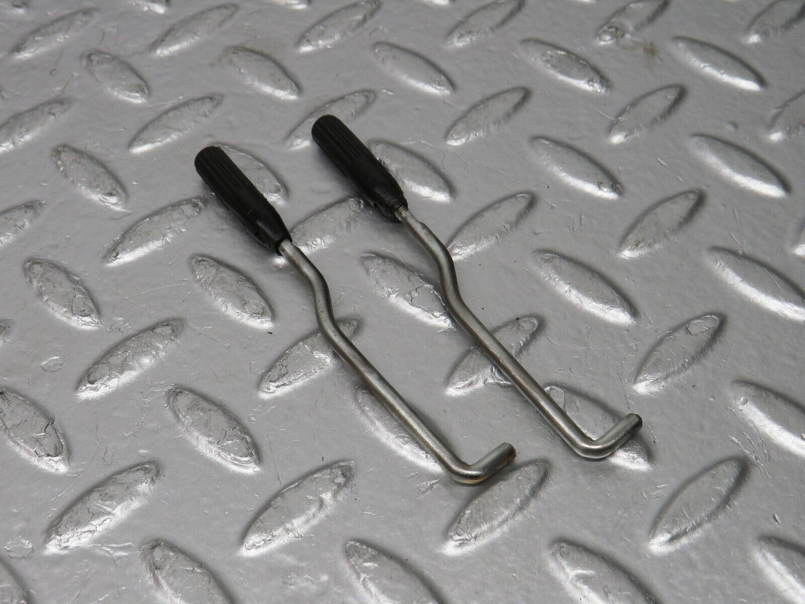 31628 Mercedes-Benz W201 190LE 1.8L Front Door Lock Knob Pair