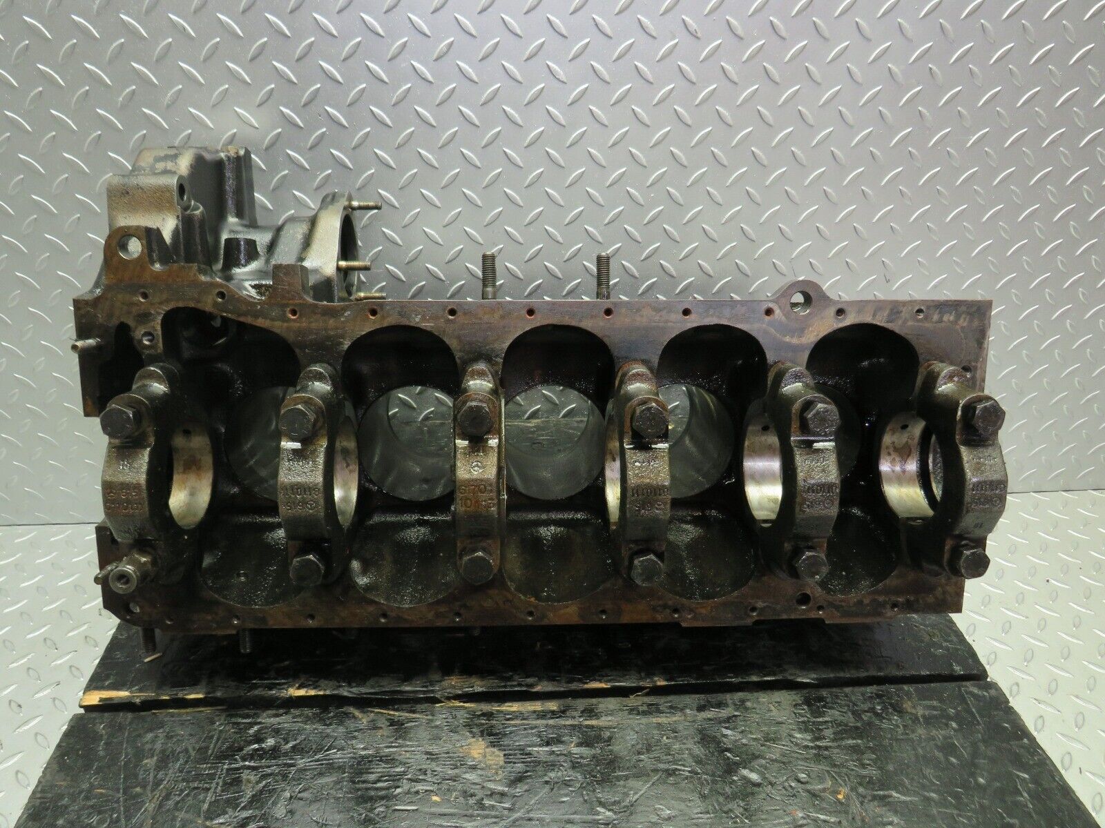 32941 Mercedes-Benz W123 300D Engine Block 617.912 6170110901