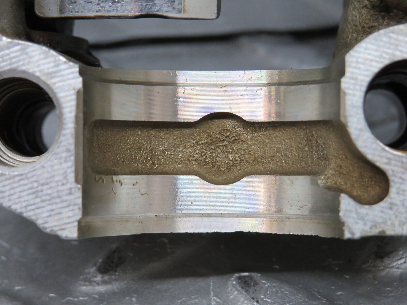 32620 Mercedes-Benz S124 300TE Rocker Arms Camshaft Bearing Block 1030510610