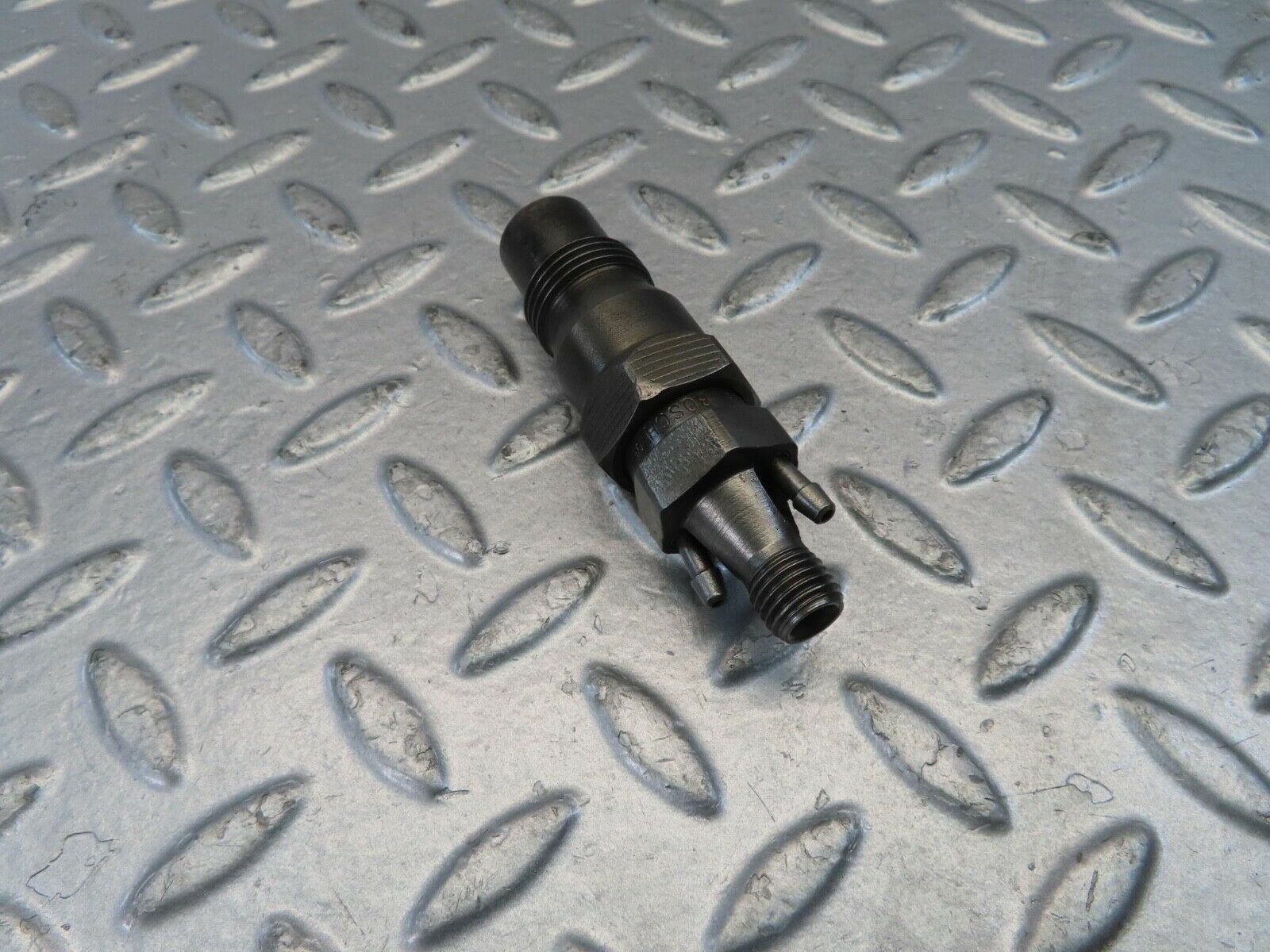 10983 Mercedes-Benz W115 220D Fuel Injector Bosch KCA30sd27/4