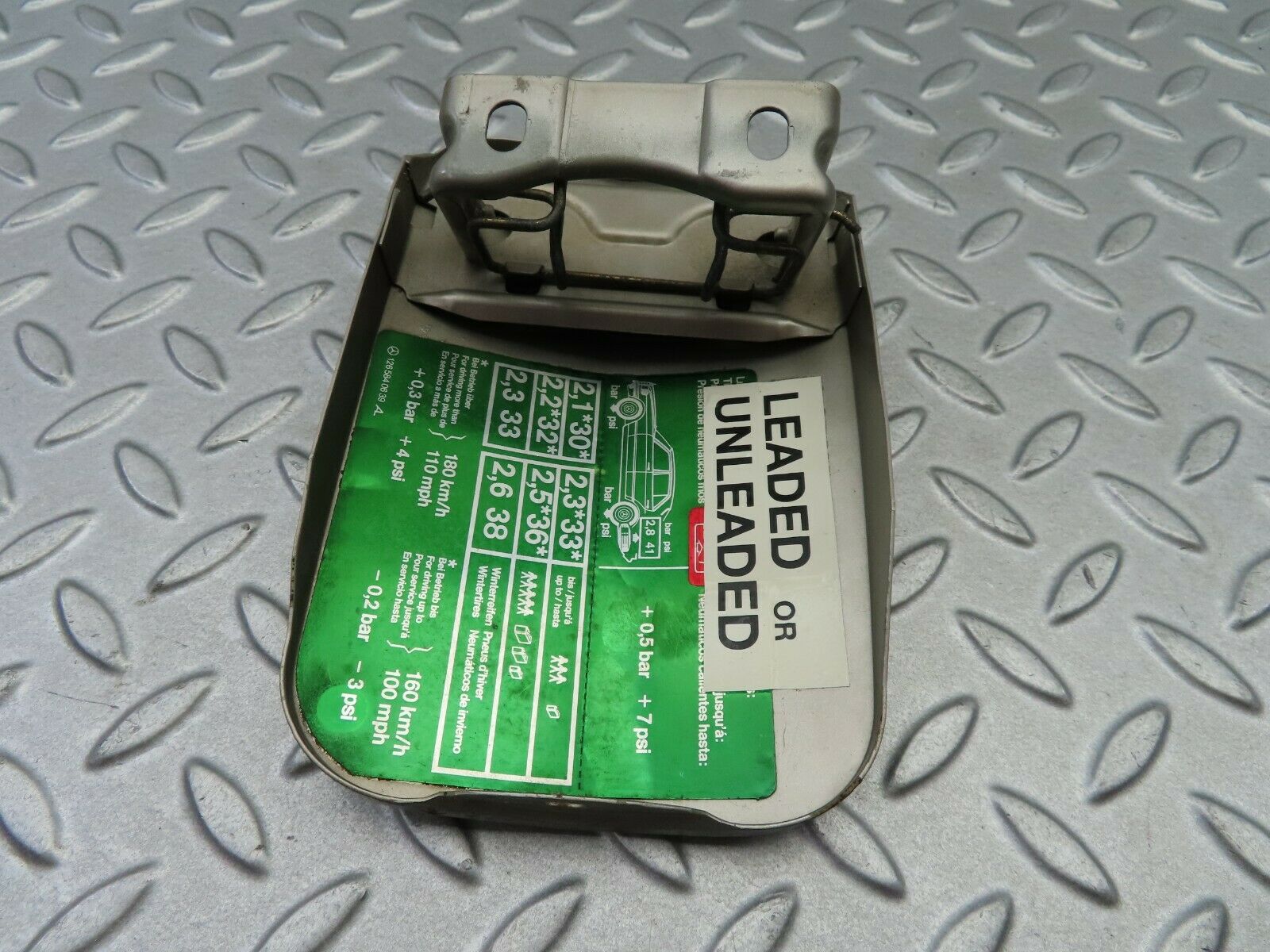 6169 Mercedes-Benz W126 380SE Fuel Tank Flap Cap 1265840639