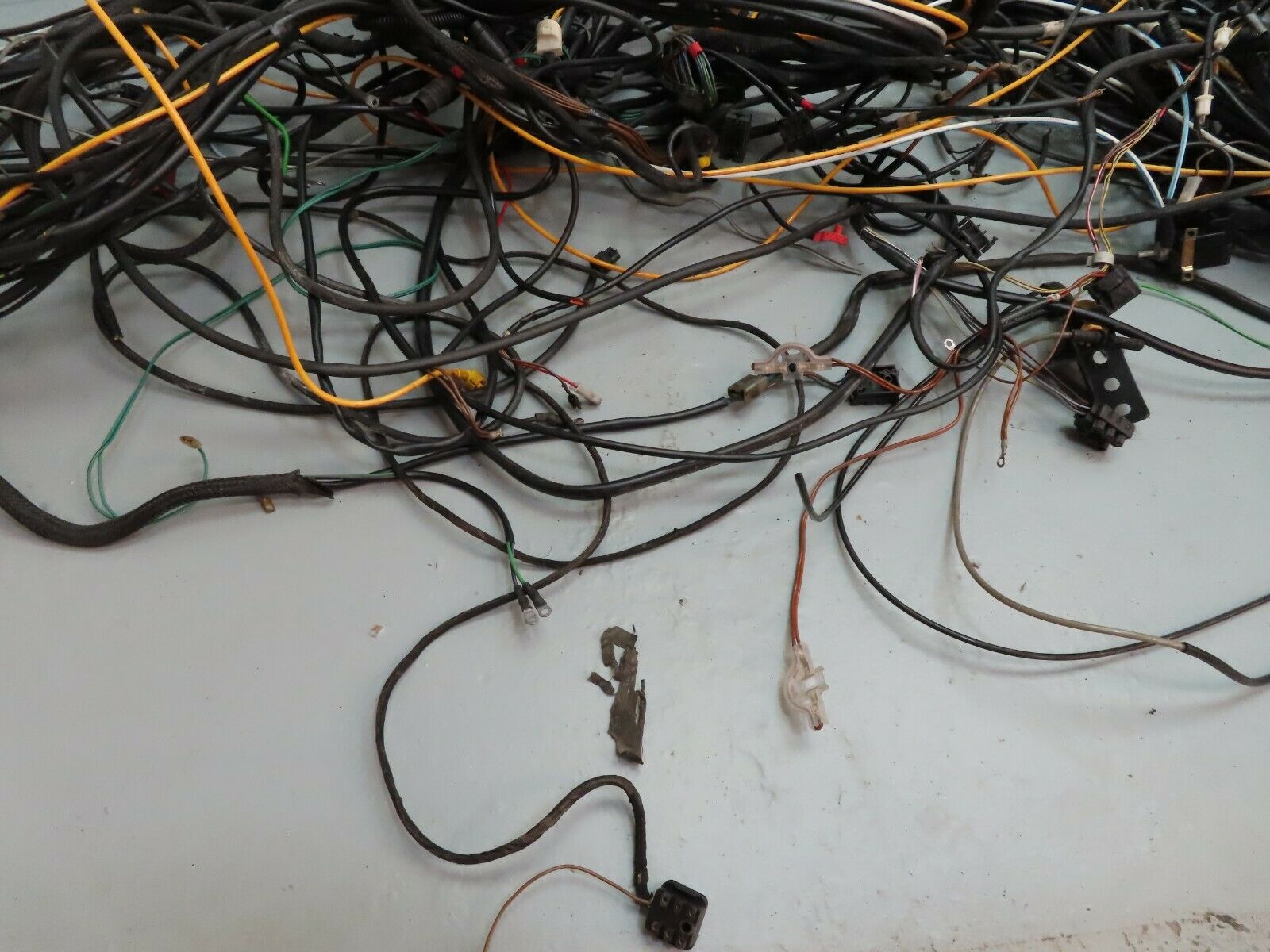 5942 Mercedes-Benz W124 230E Engine Chassis Body Wire Wiring Harness