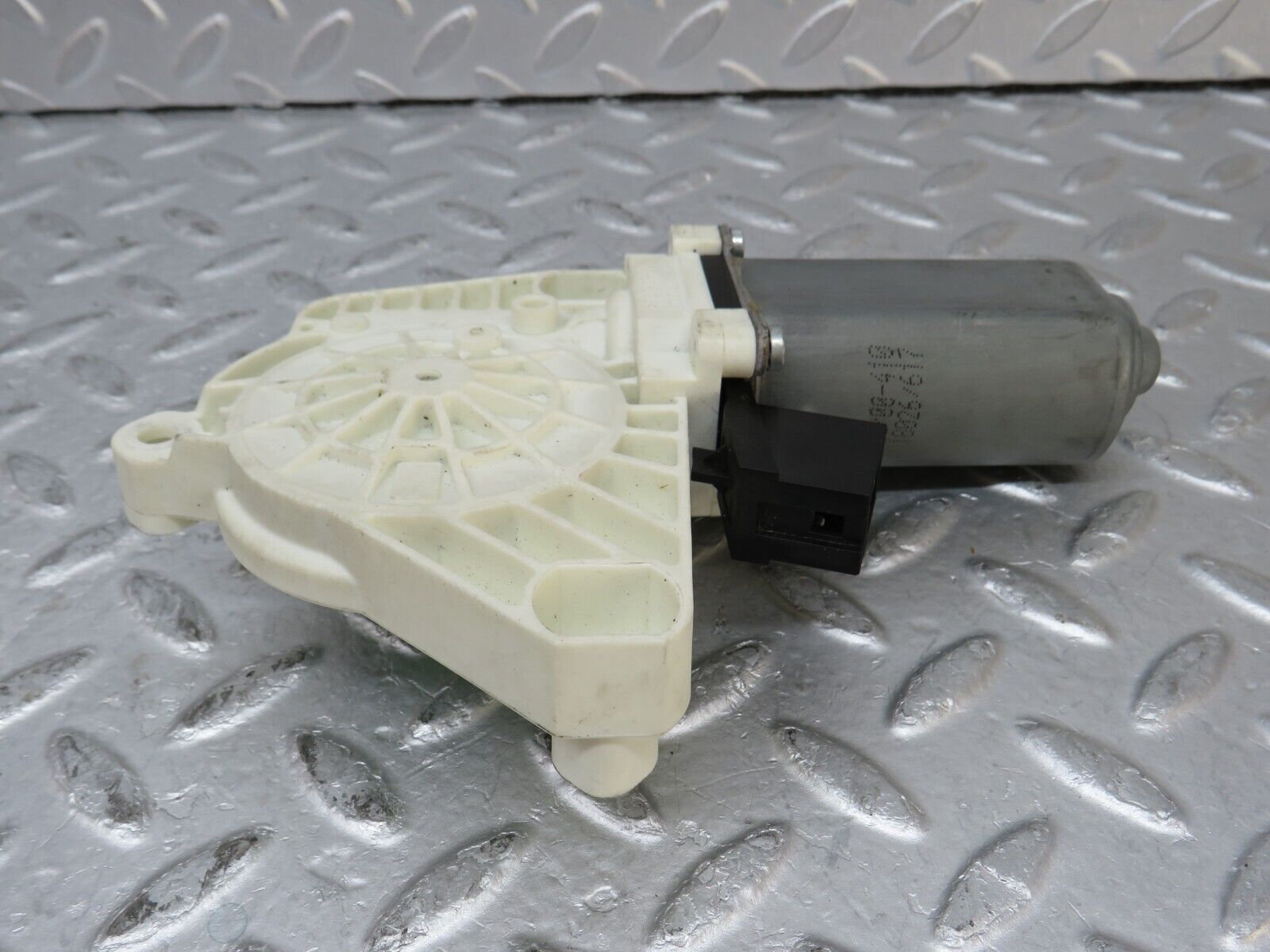 35173 Mercedes-Benz W221 Front Left Window Regulator Motor 2218202742