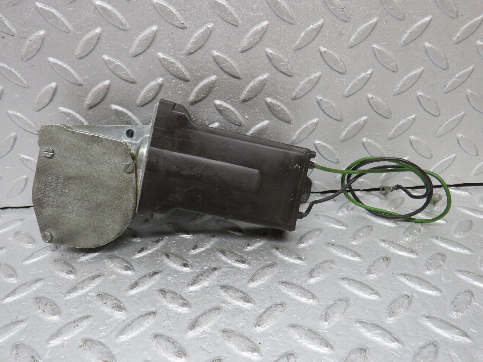 37417 Mercedes-Benz W109 300SEL Front Right Window Regulator Motor Bosch 0132001102