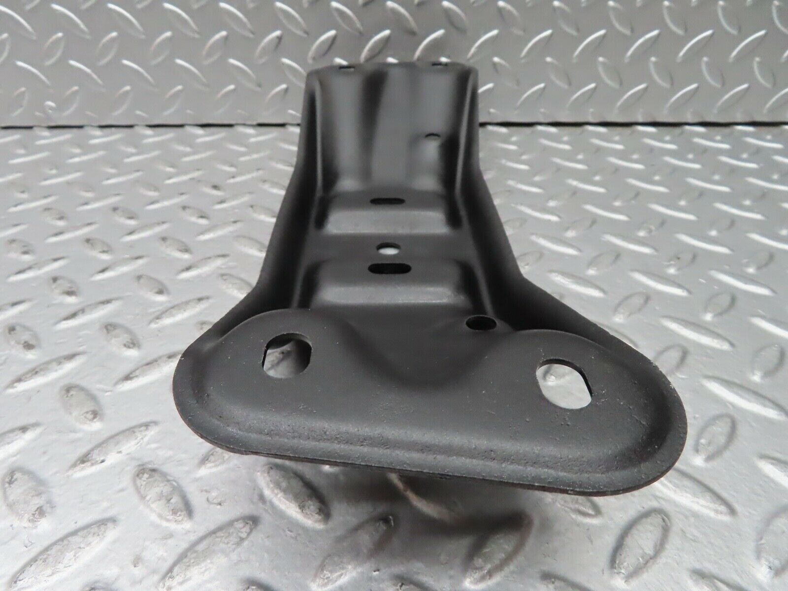 21529 Mercedes-Benz W126 300SE Gearbox Mount Bracket
