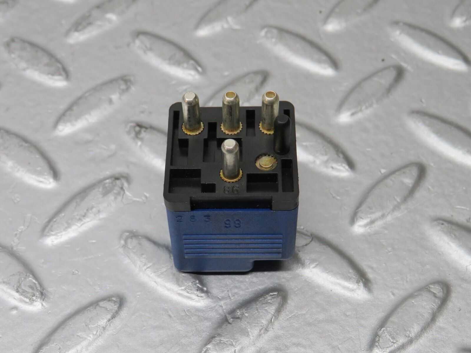 37951 Mercedes-Benz A124 320E Cabriolet Auxilliary Relay 0025420119