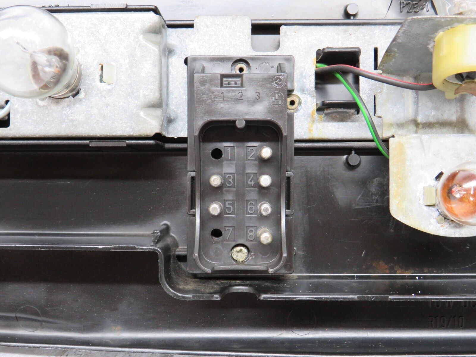 36191 Mercedes-Benz W126 420SE Tail Light & Bulb Holder Right Side 22072