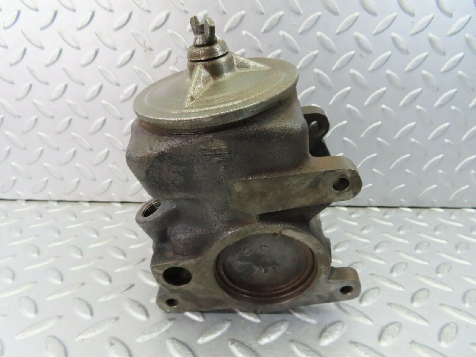9201 Mercedes-Benz W116 Power Steering Pump 1164601780