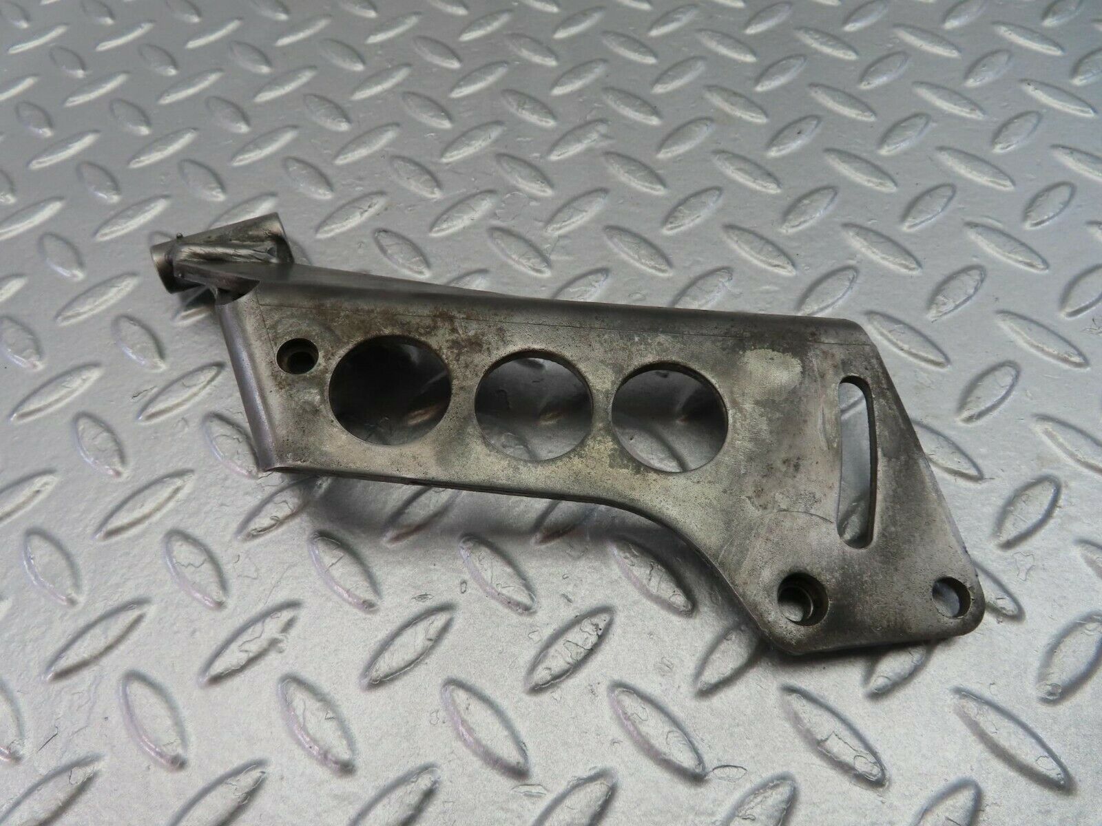 9855 Mercedes-Benz C123 280CE Coupe Power Steering Pump Bracket