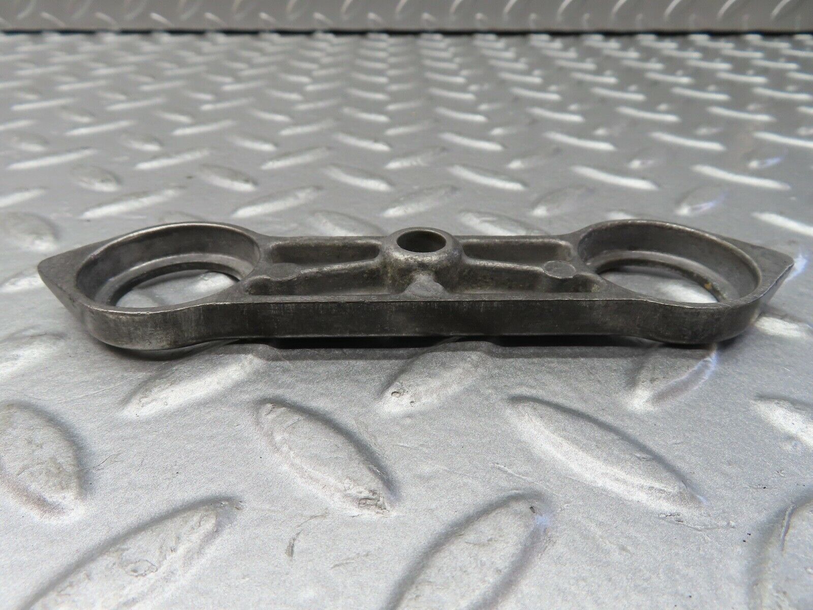 20364 Mercedes-Benz W114 280CE Coupe Fuel Injector Bracket 1300780341