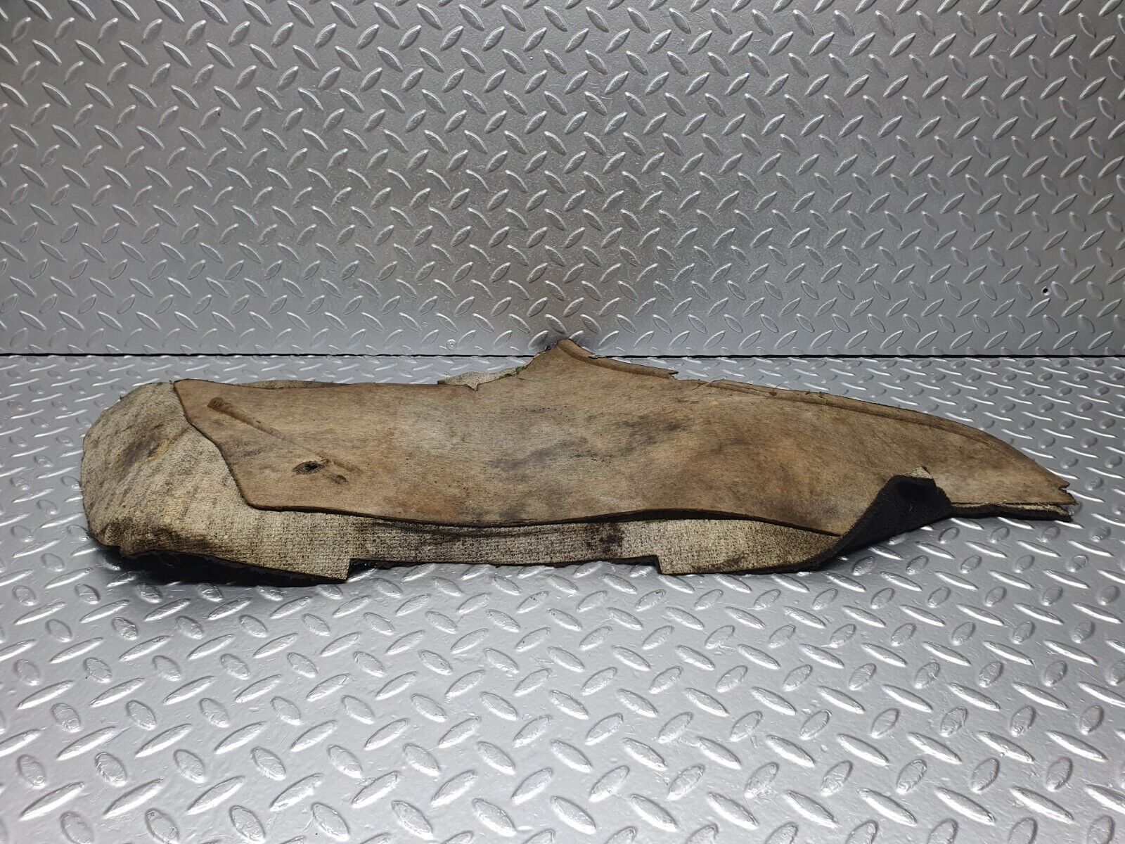 40720 Mercedes-Benz W123 300D Centre Console Carpet Right Side Black